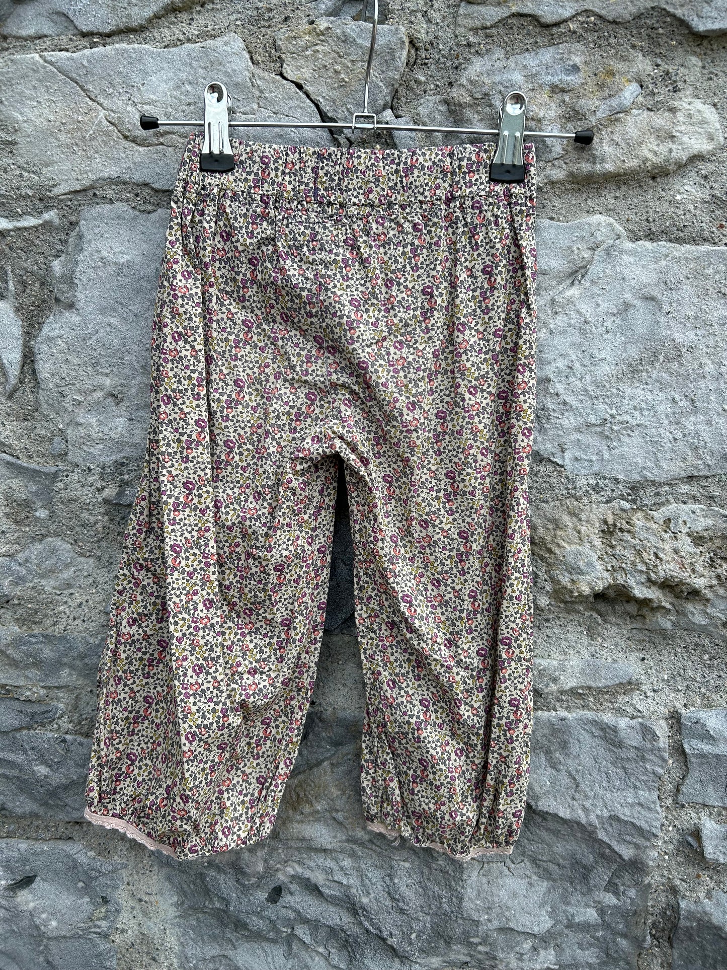 Beige tiny flowers baggy pants 4y (104cm)