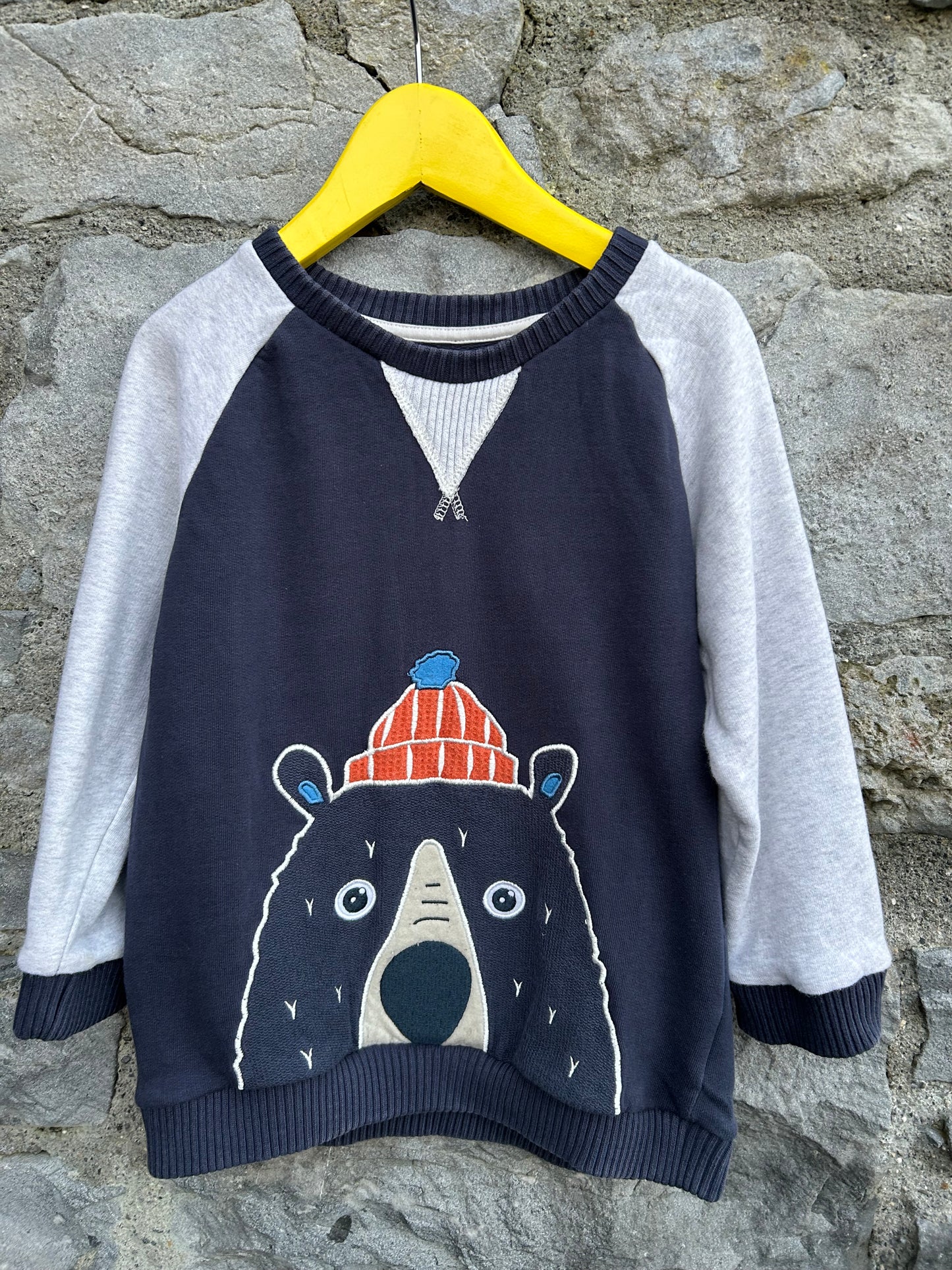 Winter bear navy sweatshirt  4-5y (104-110cm)