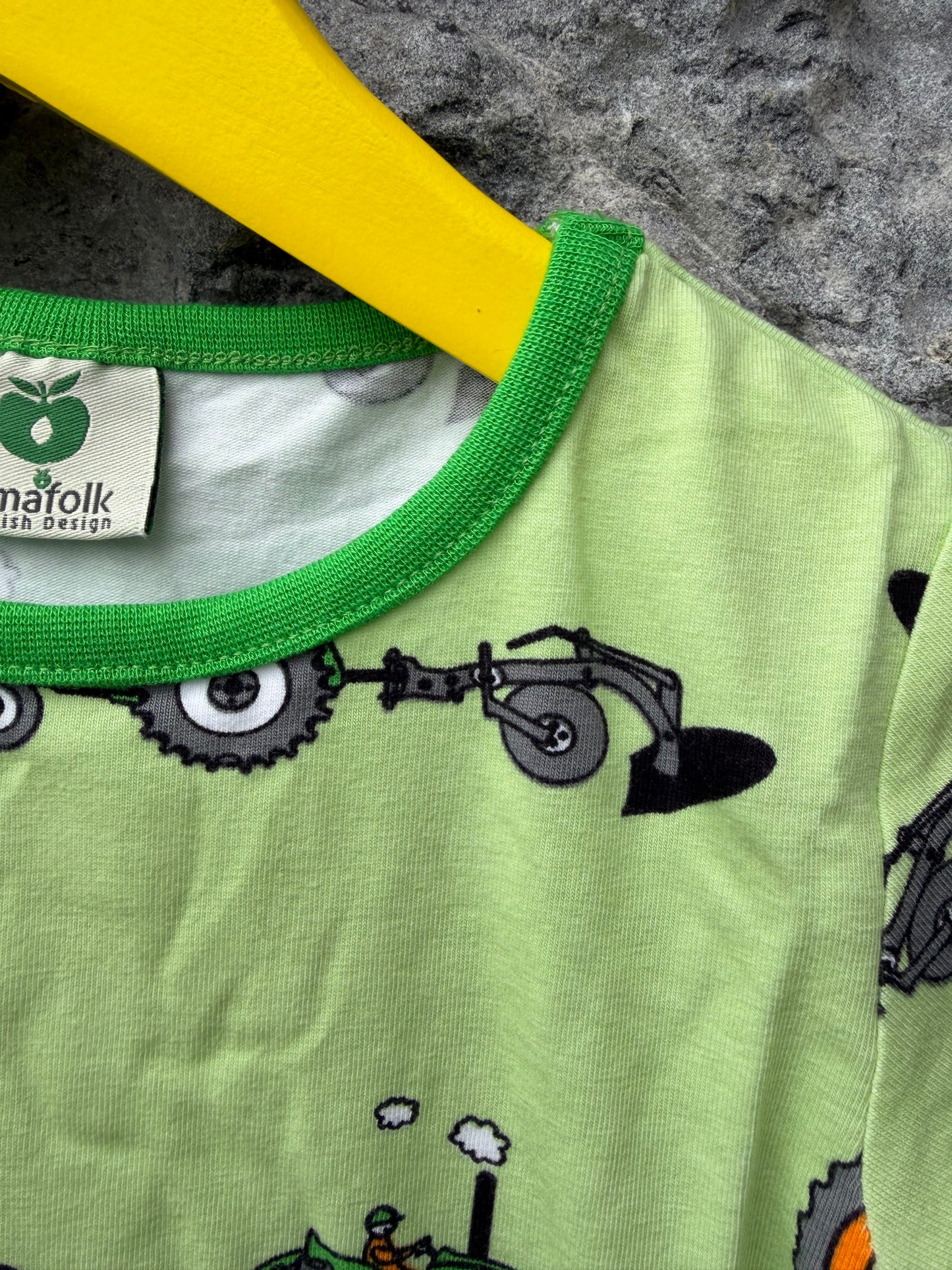 Tractors green T-shirt  4-5y (104-110cm)