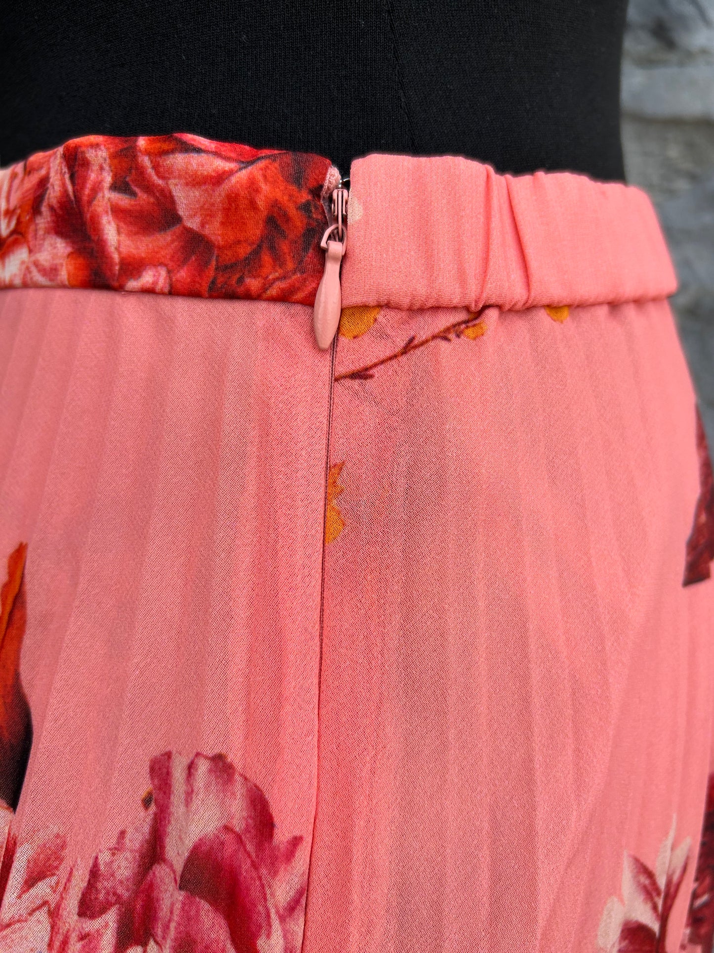 Floral print long pleated skirt uk 8