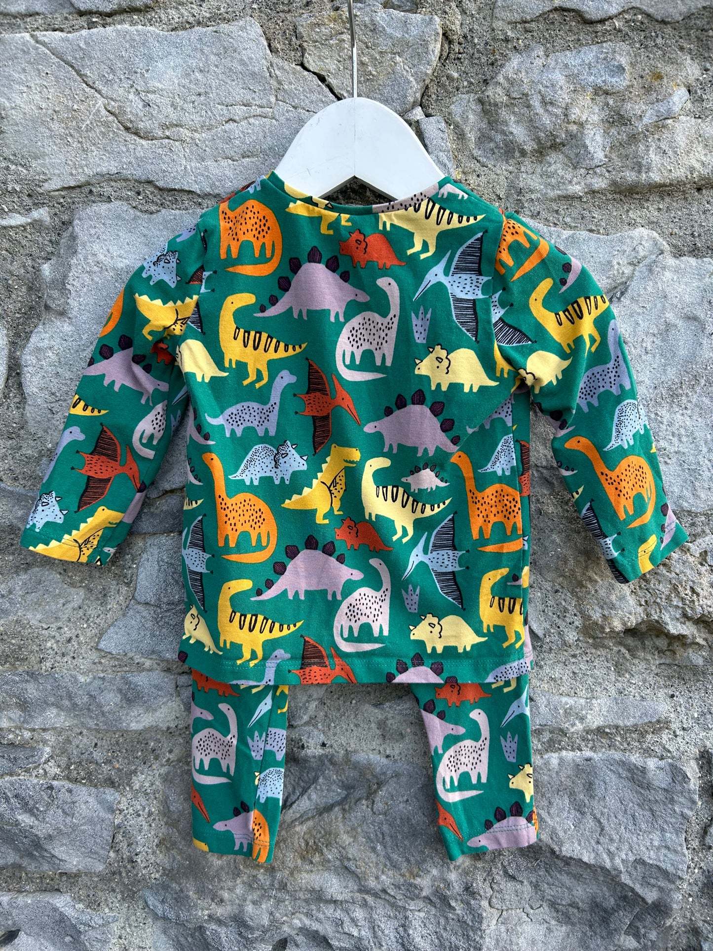 Dinosaurs green pjs  6-9m (68-74cm)