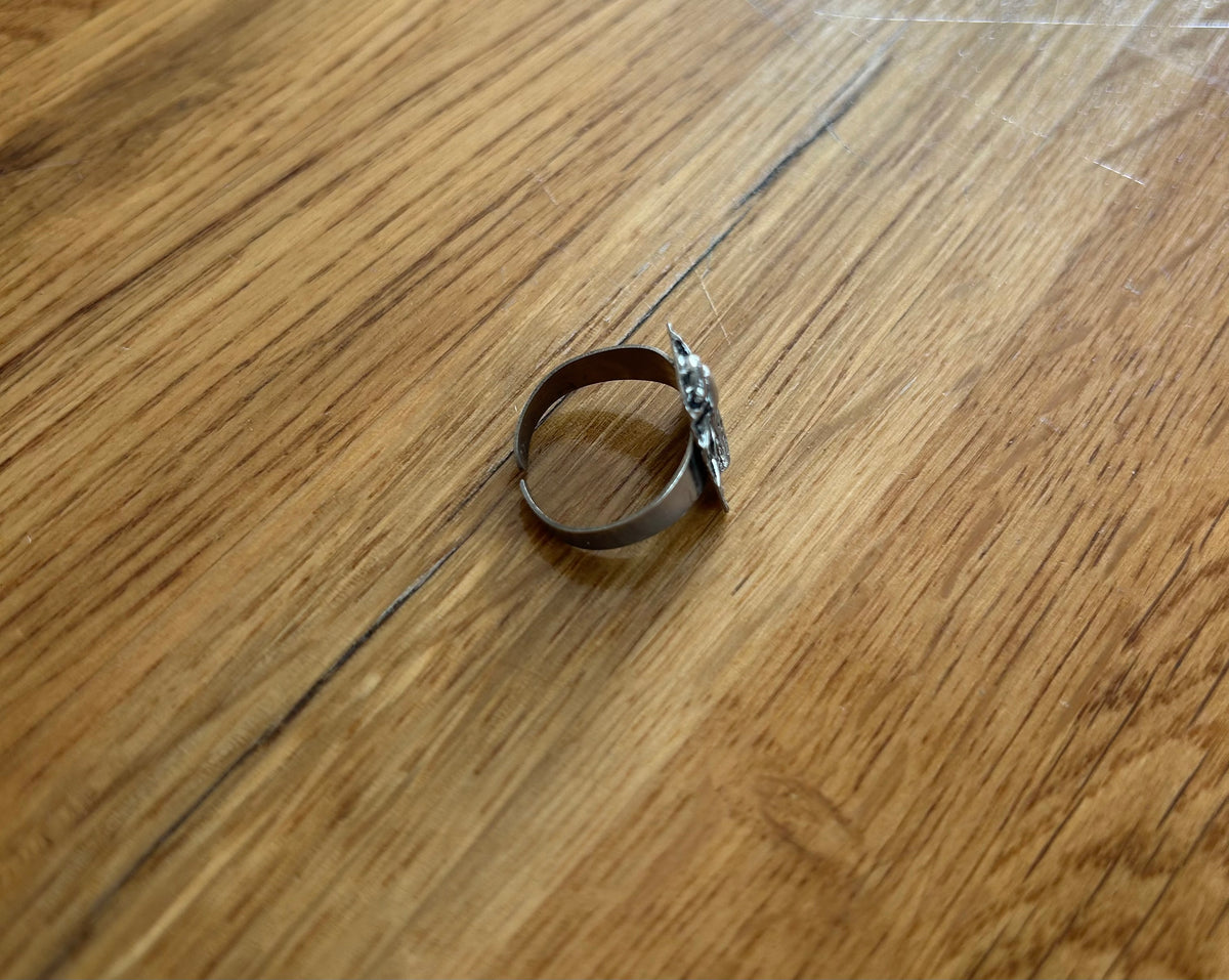 Bee adjustable ring