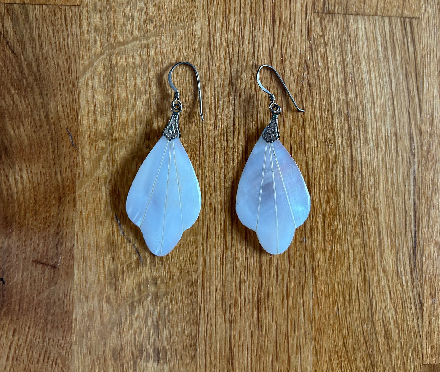 Mother of pearl leaves earrings