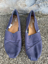 Load image into Gallery viewer, Navy canvas toms  uk 4.5 (eu 37.5)
