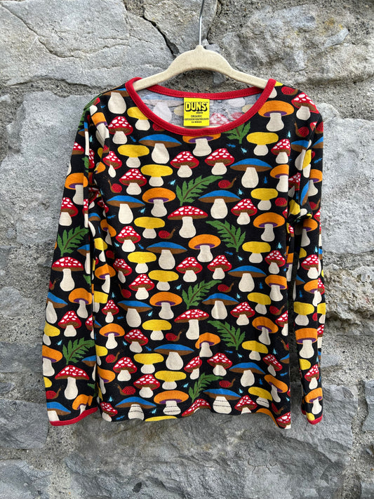 Mushroom black top  4-5y (104-110cm)