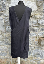 Load image into Gallery viewer, Black reversible pinafore  ONE SIZE
