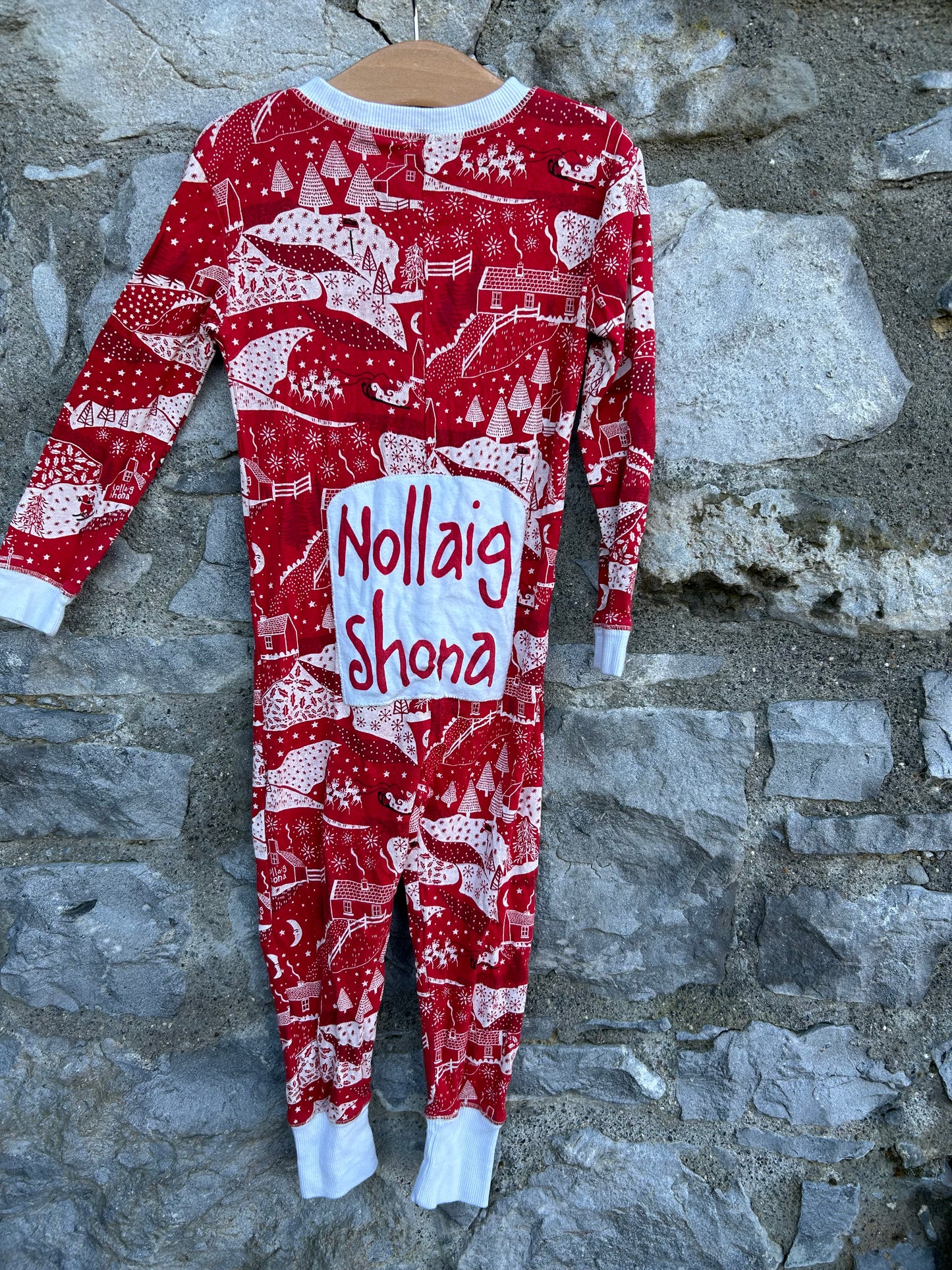 Winter wonderland red onesie   2-3y (92-98cm)