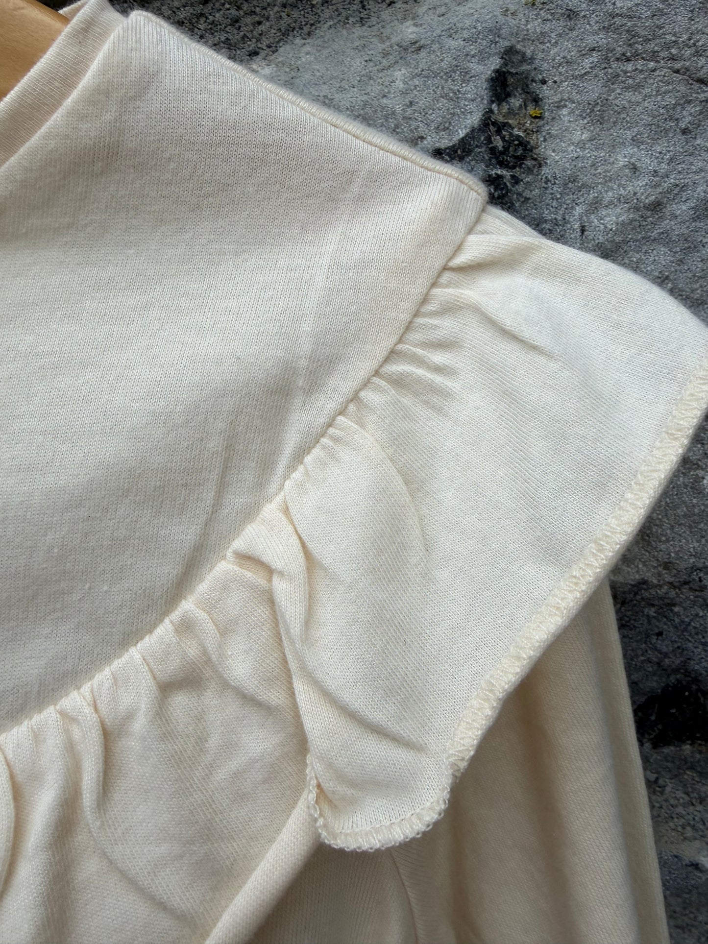 Cream ruffle top  2-3y (92-98cm)