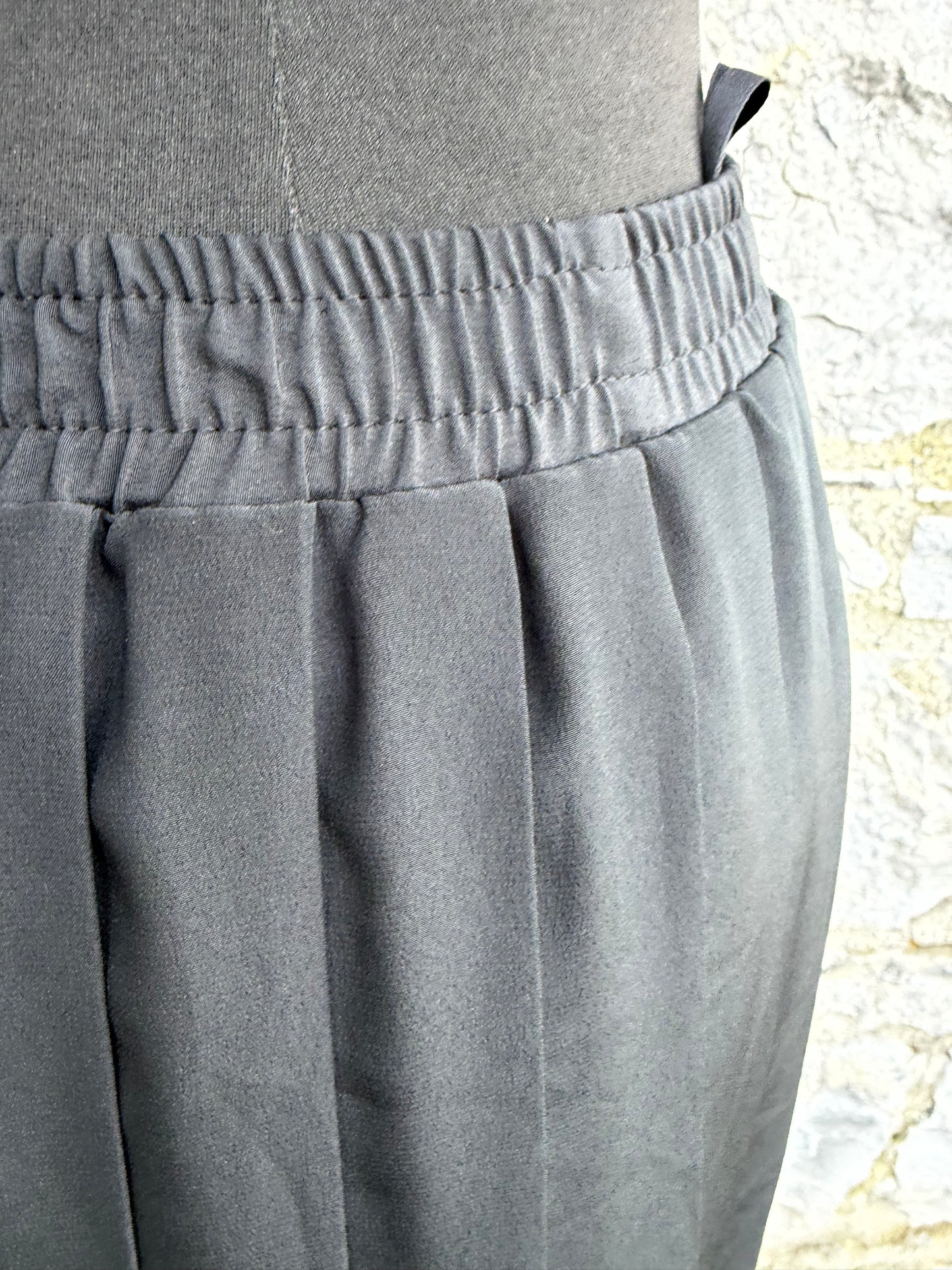 90s black pleated skirt uk 8-10