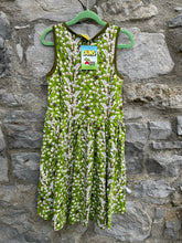 Load image into Gallery viewer, Green willow sleeveless dress  9y (134cm)
