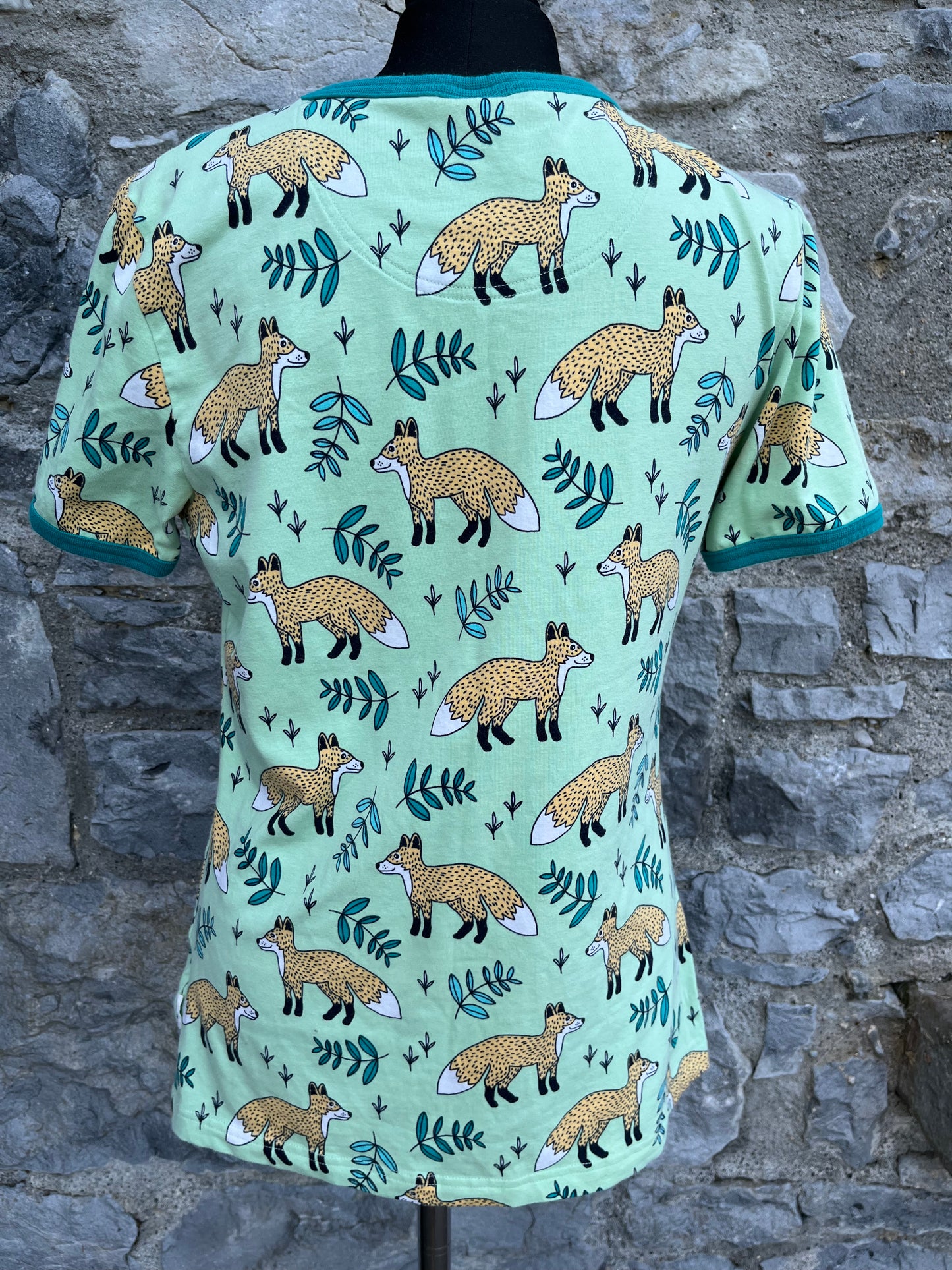 Green foxes T-shirt   uk 12