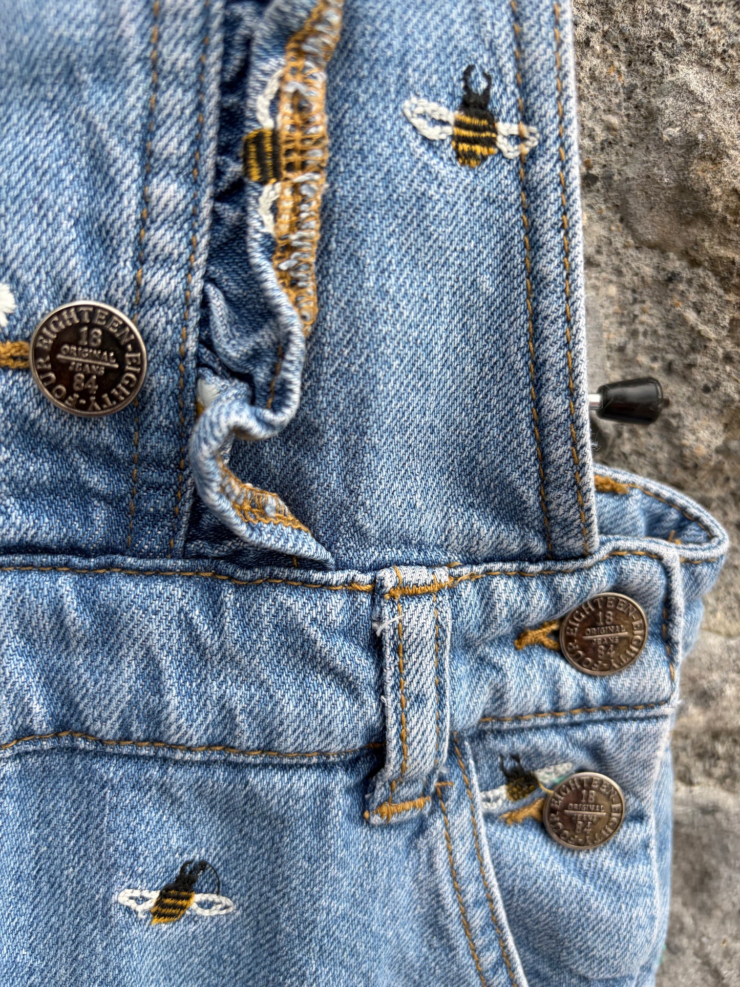 Bees denim dungarees  6-7y (116-122cm)
