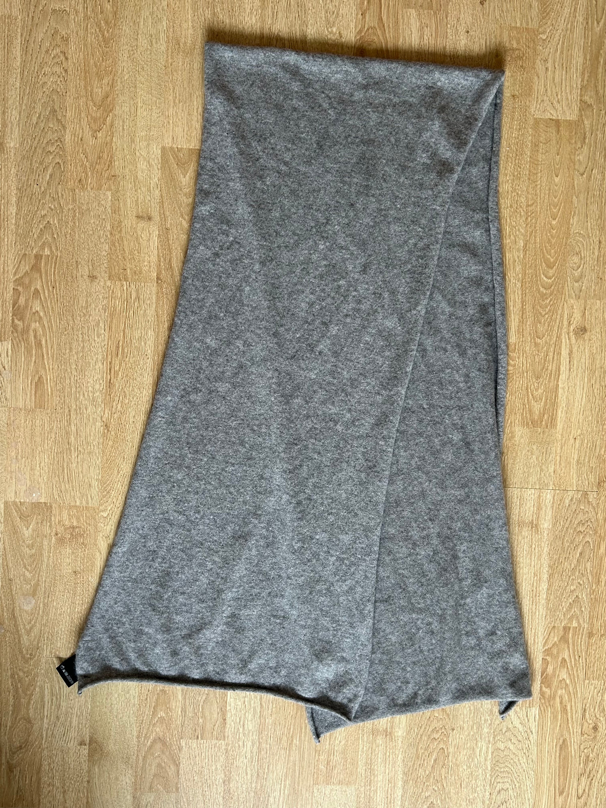 Grey cashmere scarf