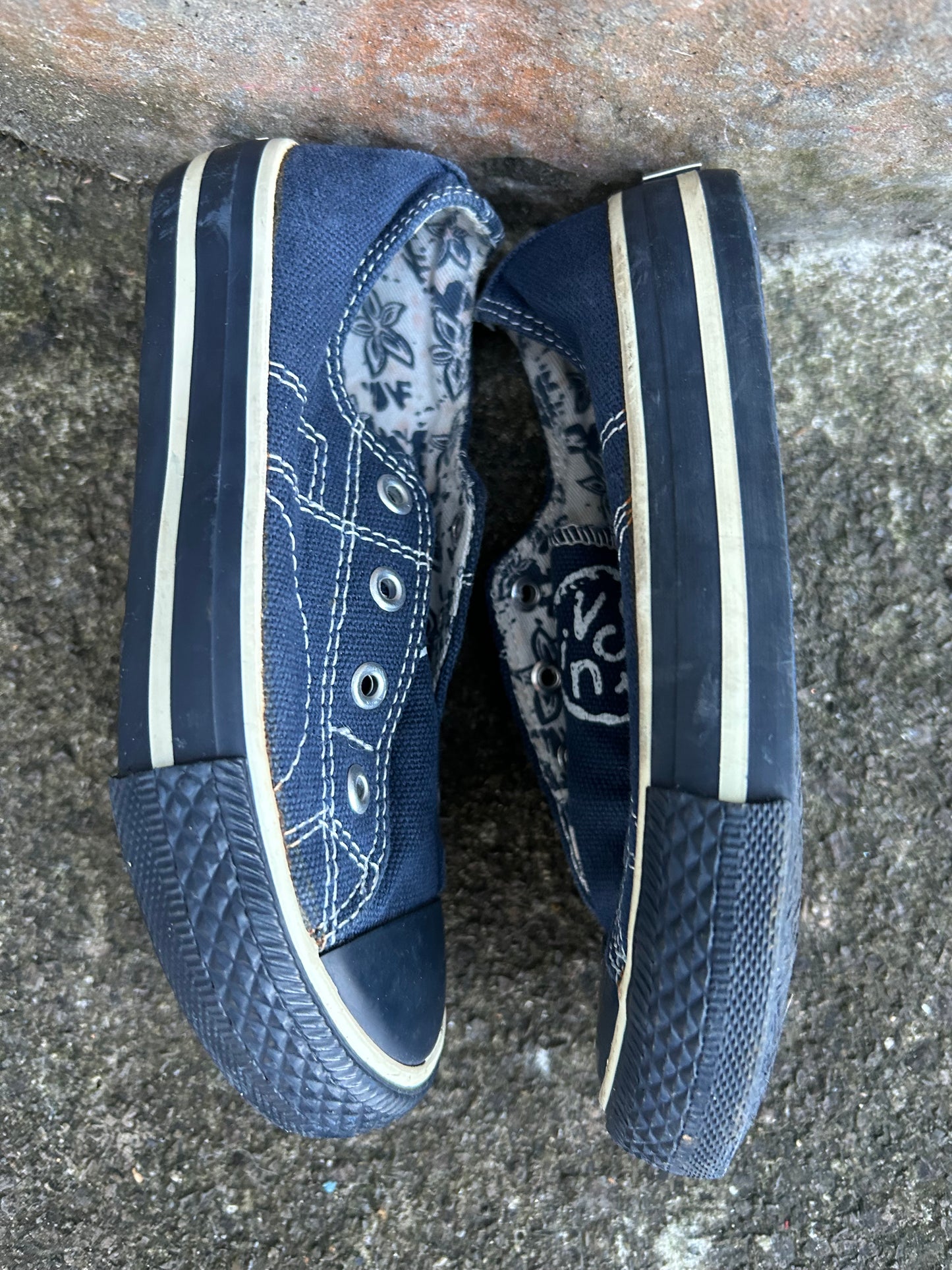 Navy trainers  uk 9 (eu 27)