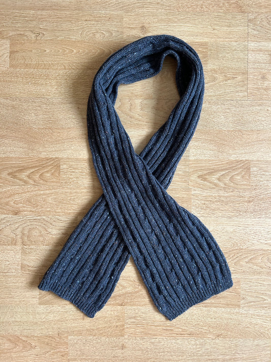 Charcoal woolly scarf