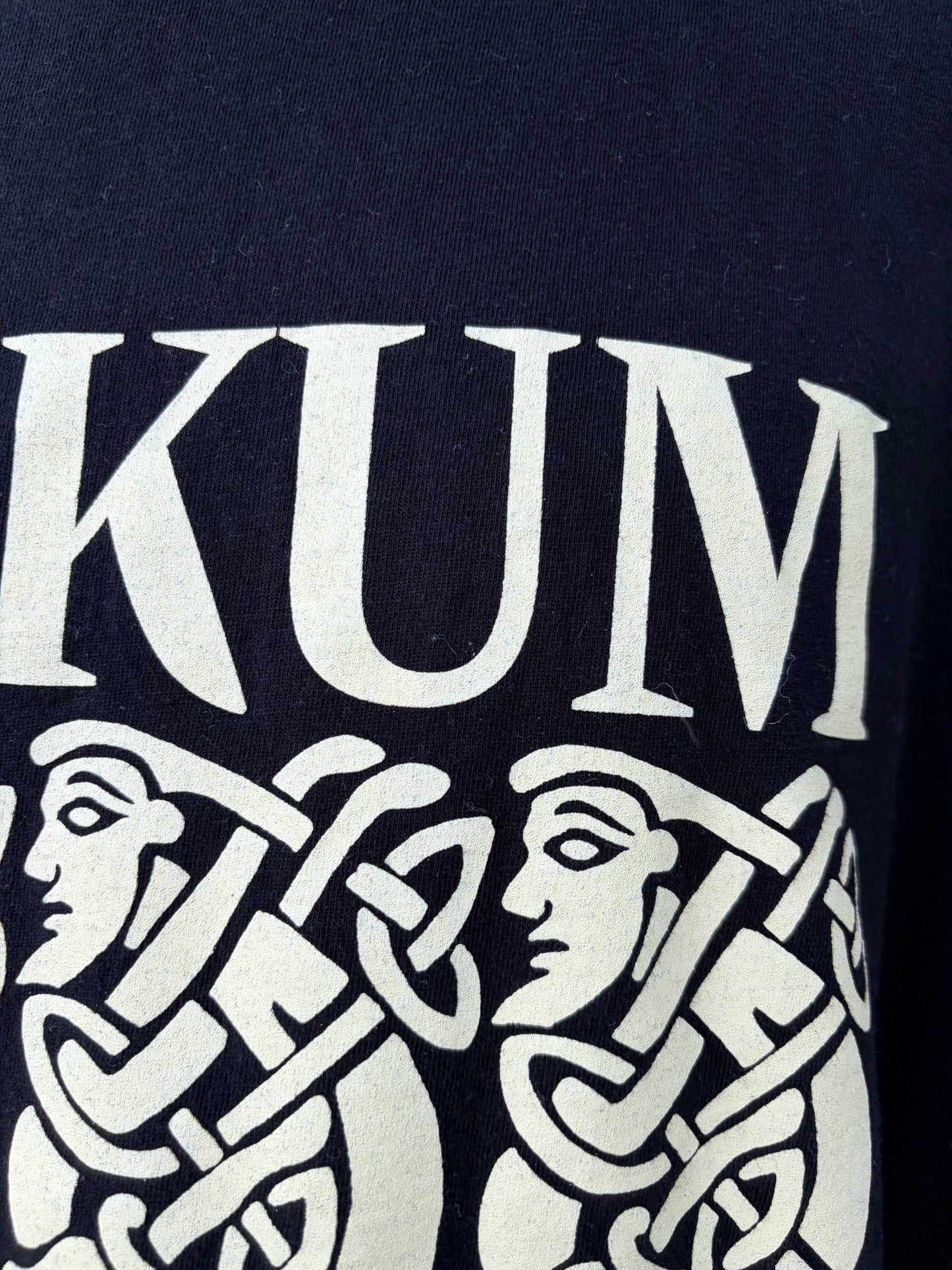 Celtic knotwork design T-shirt Large