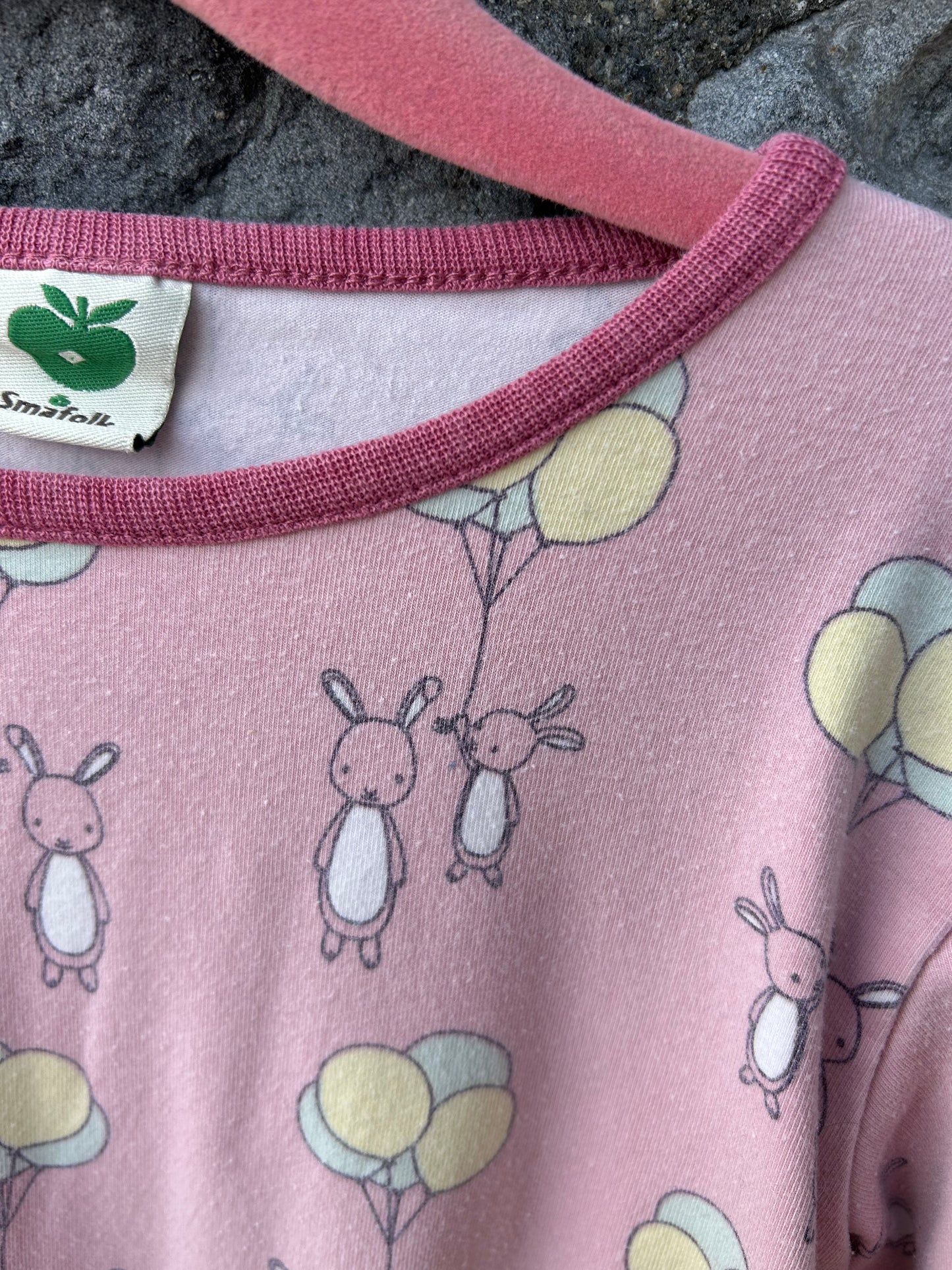 Bunnies with balloons pink top  7-8y (122-128cm)