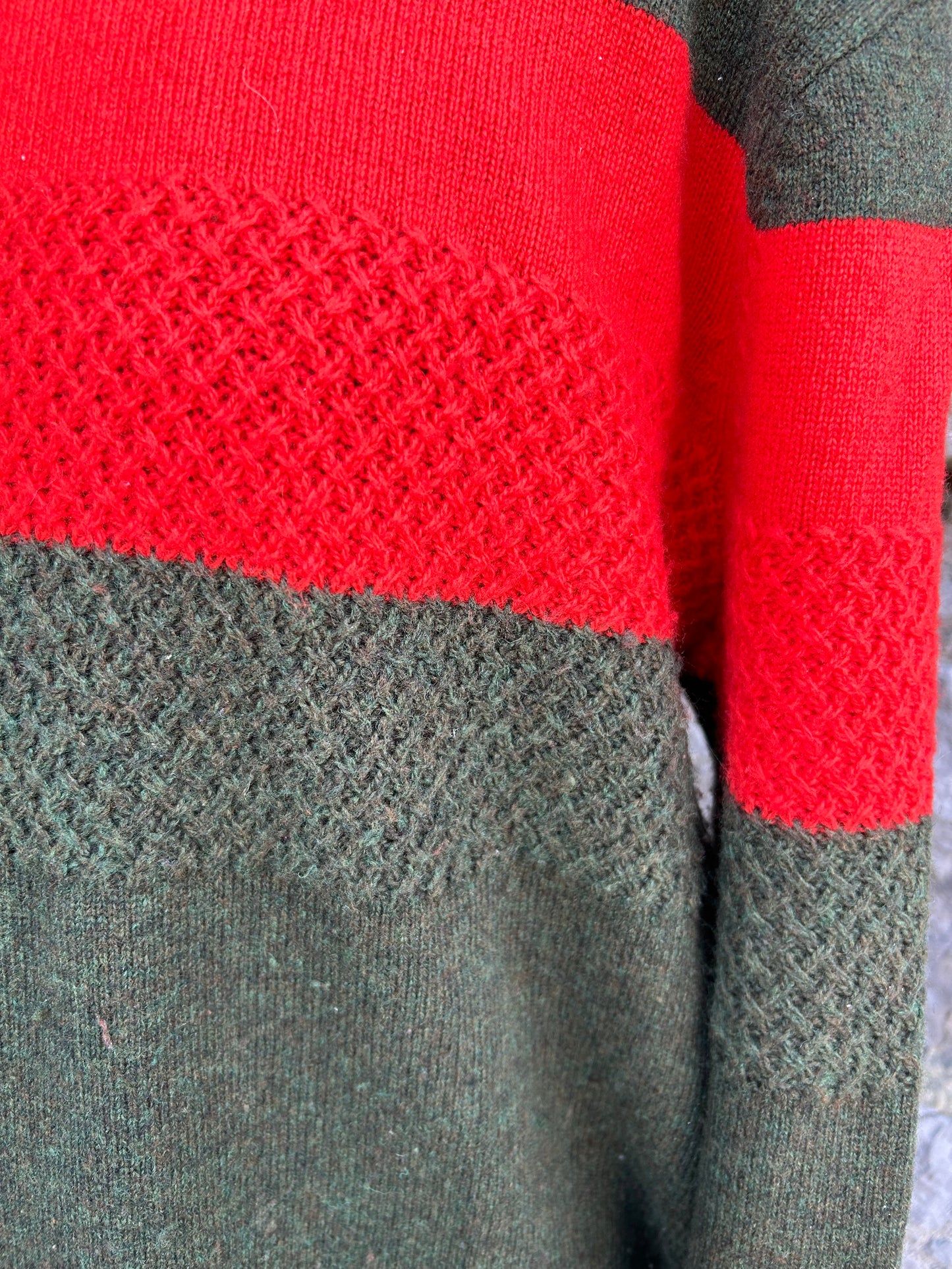 Khaki&red jumper M-L