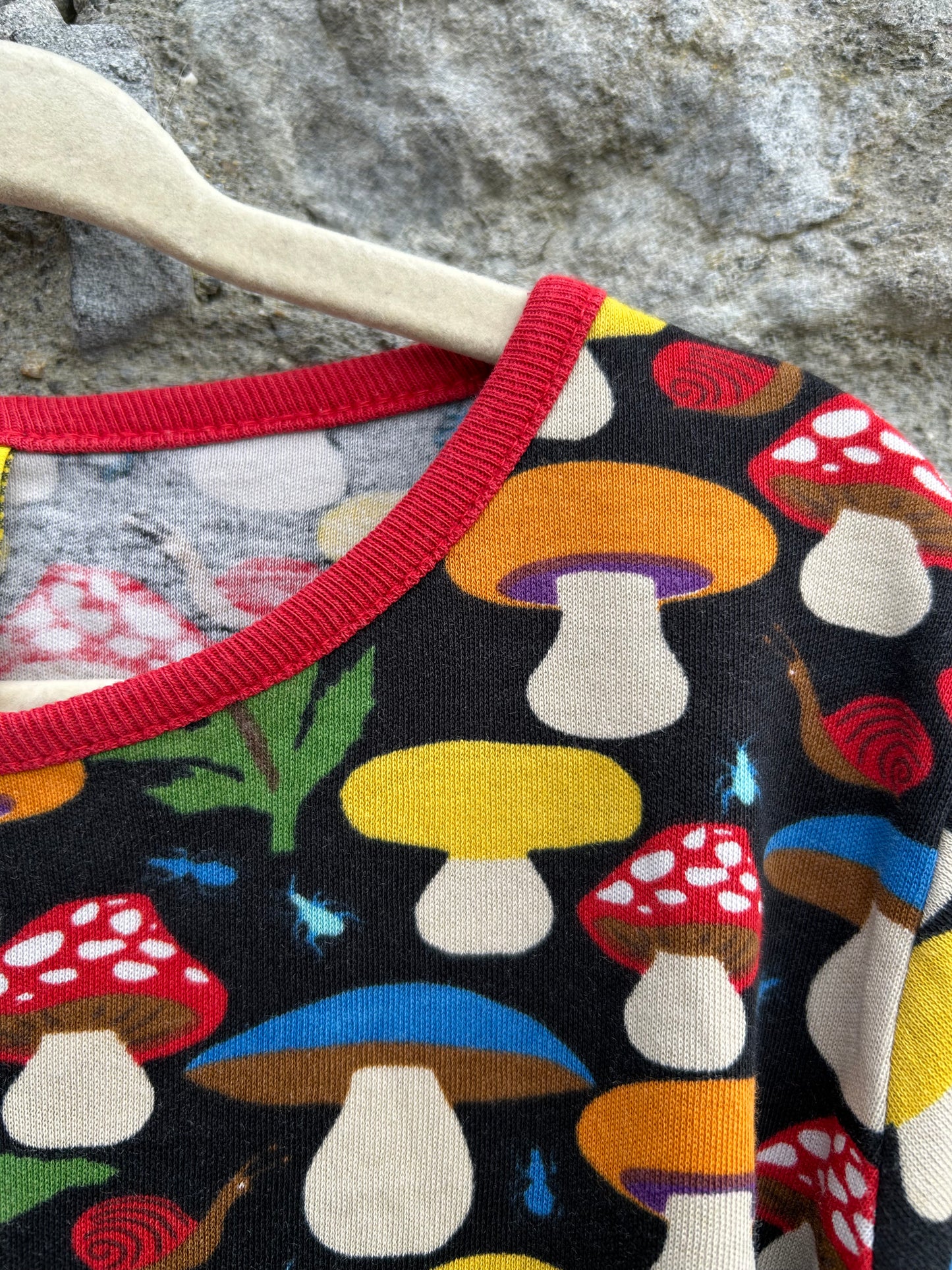 Mushroom black top  4-5y (104-110cm)