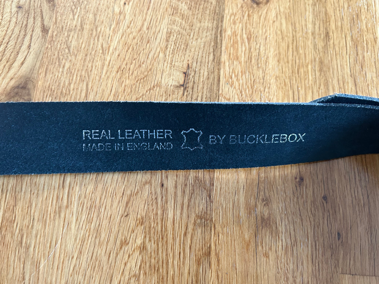 Buckle leather belt