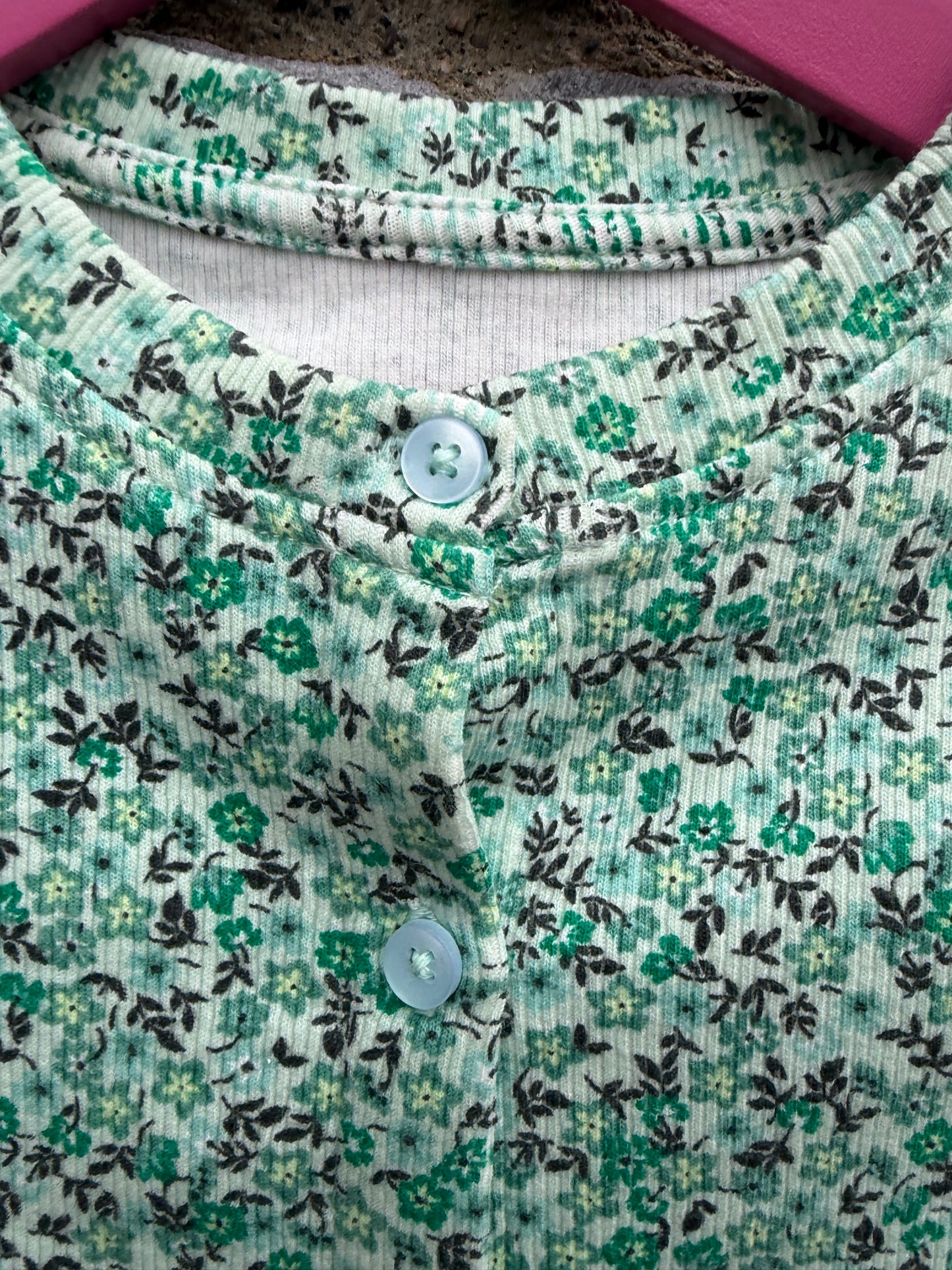Green floral button up top  8-9y (128-134cm)