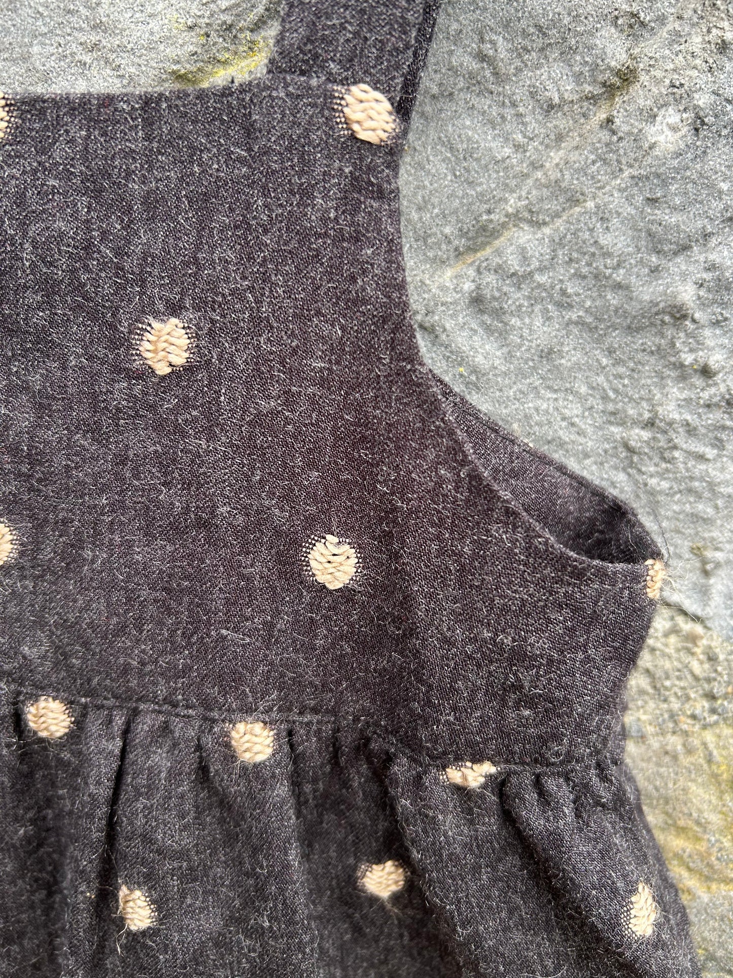Spotty charcoal pinafore  18-24m (86-92cm)
