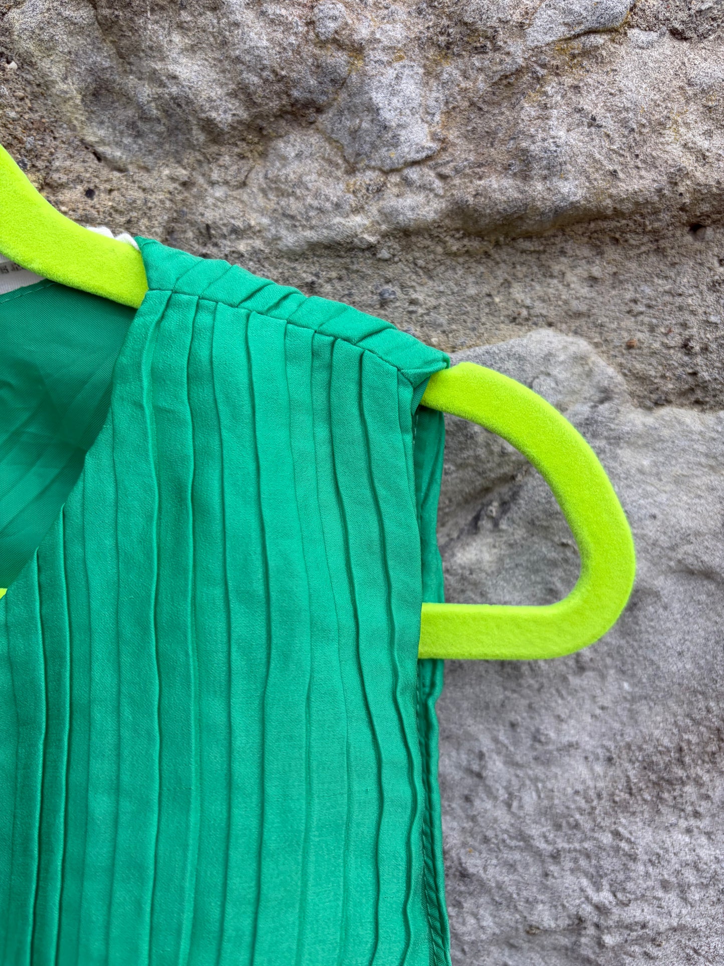 Green pleated dress  11-12y (146-152cm)