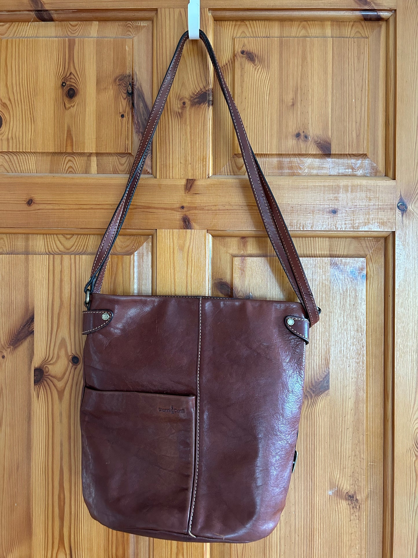 Brown pockets leather bag