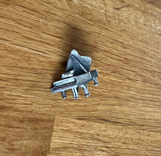 Piano brooch