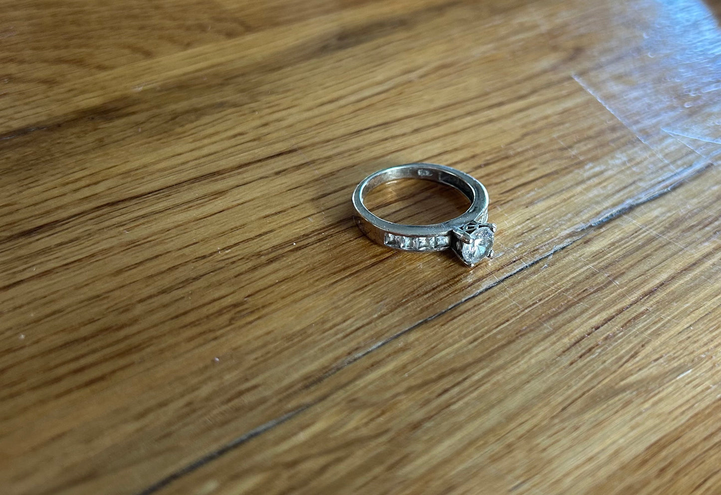 Engagement silver ring