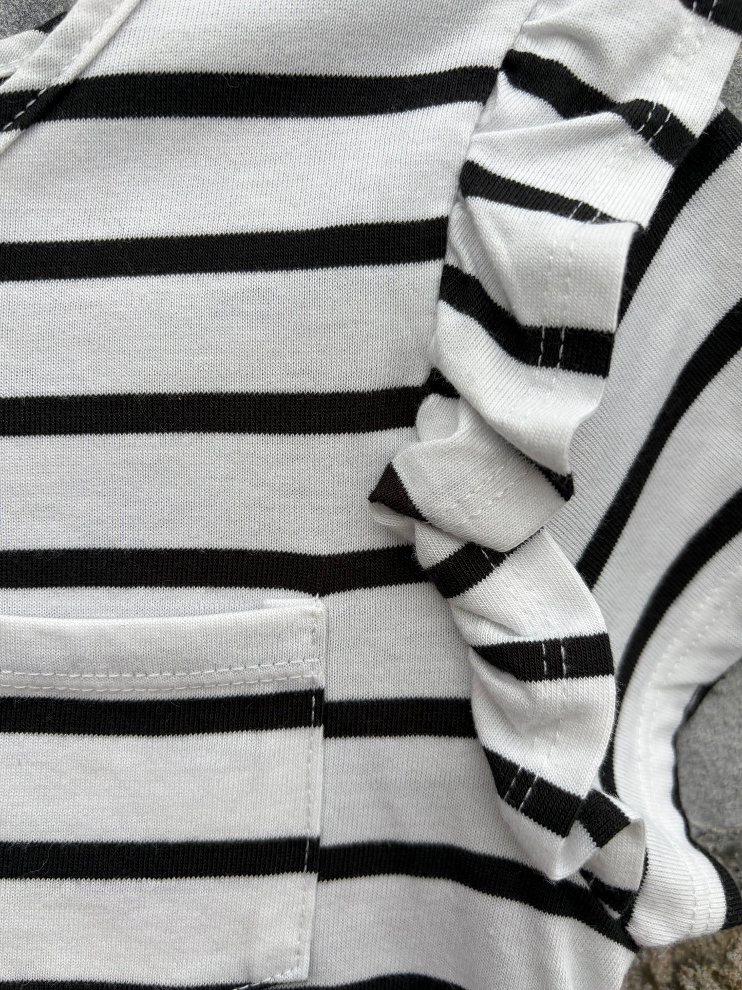 Stripy ruffle top  11y (146cm)