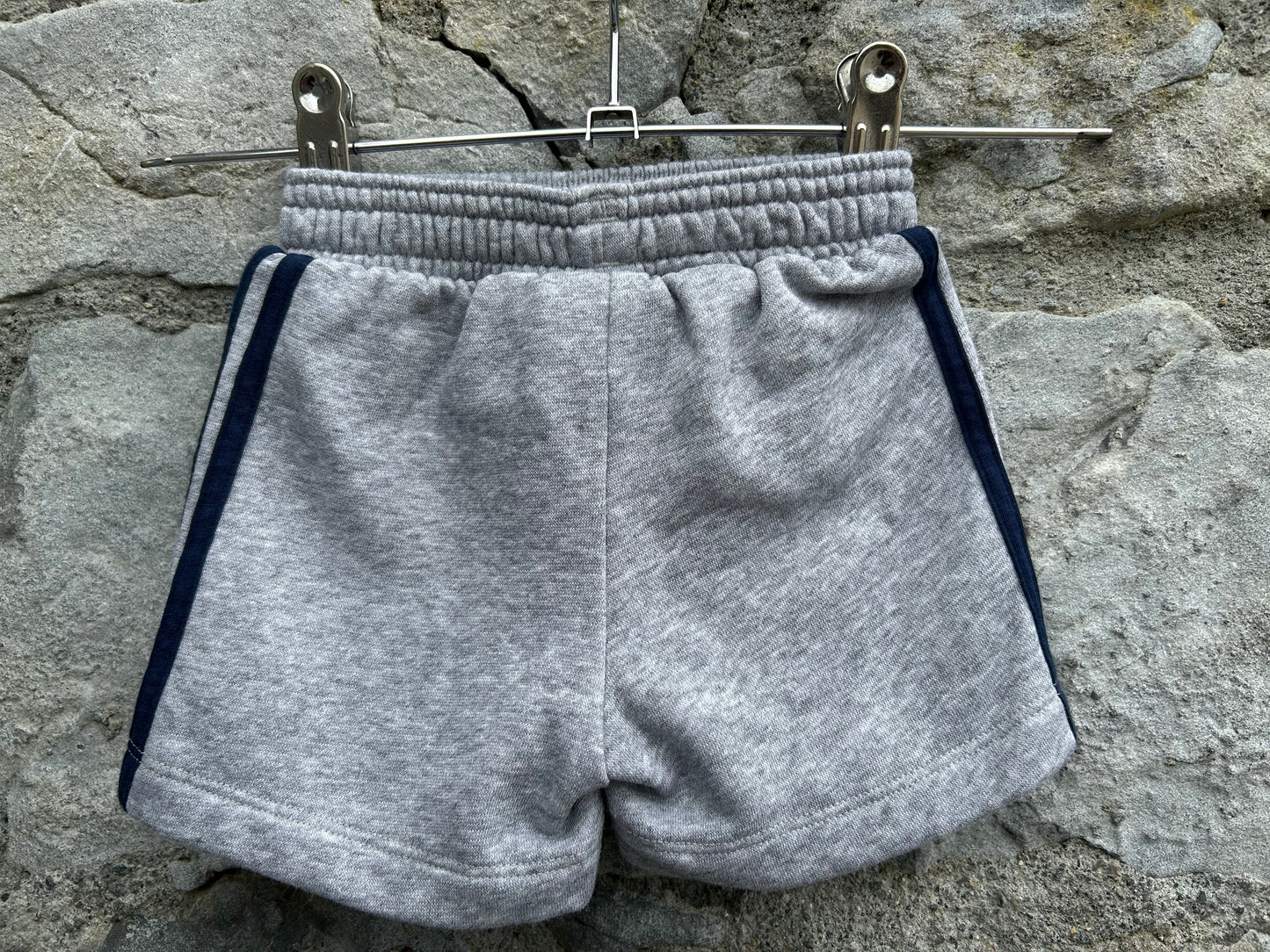 Grey shorts  3-6m (62-68cm)