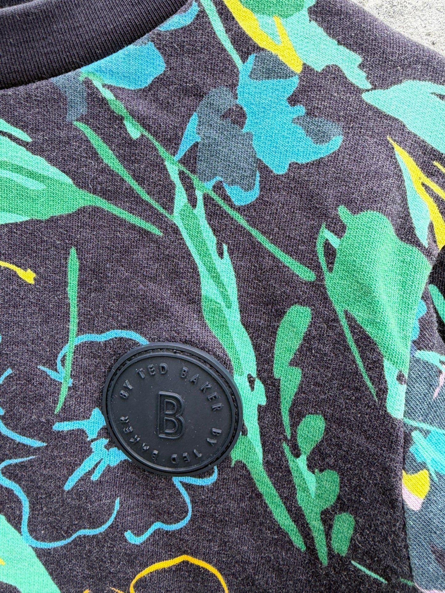 Colourful flowers black sweatshirt 6y (116cm)