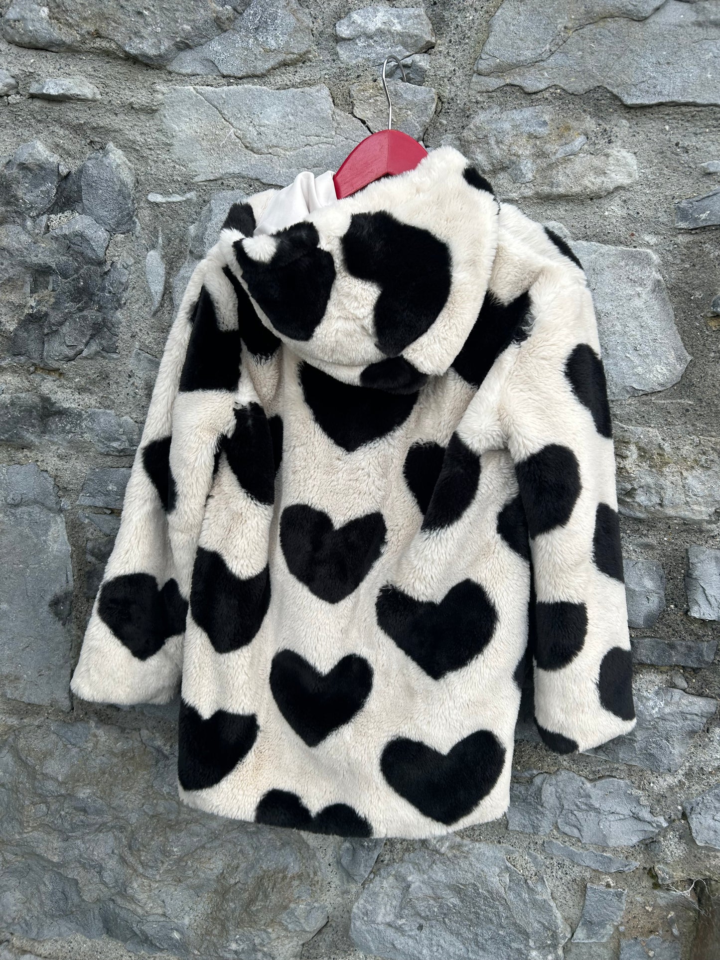 Black hearts furry coat  9-10y (134-140cm)