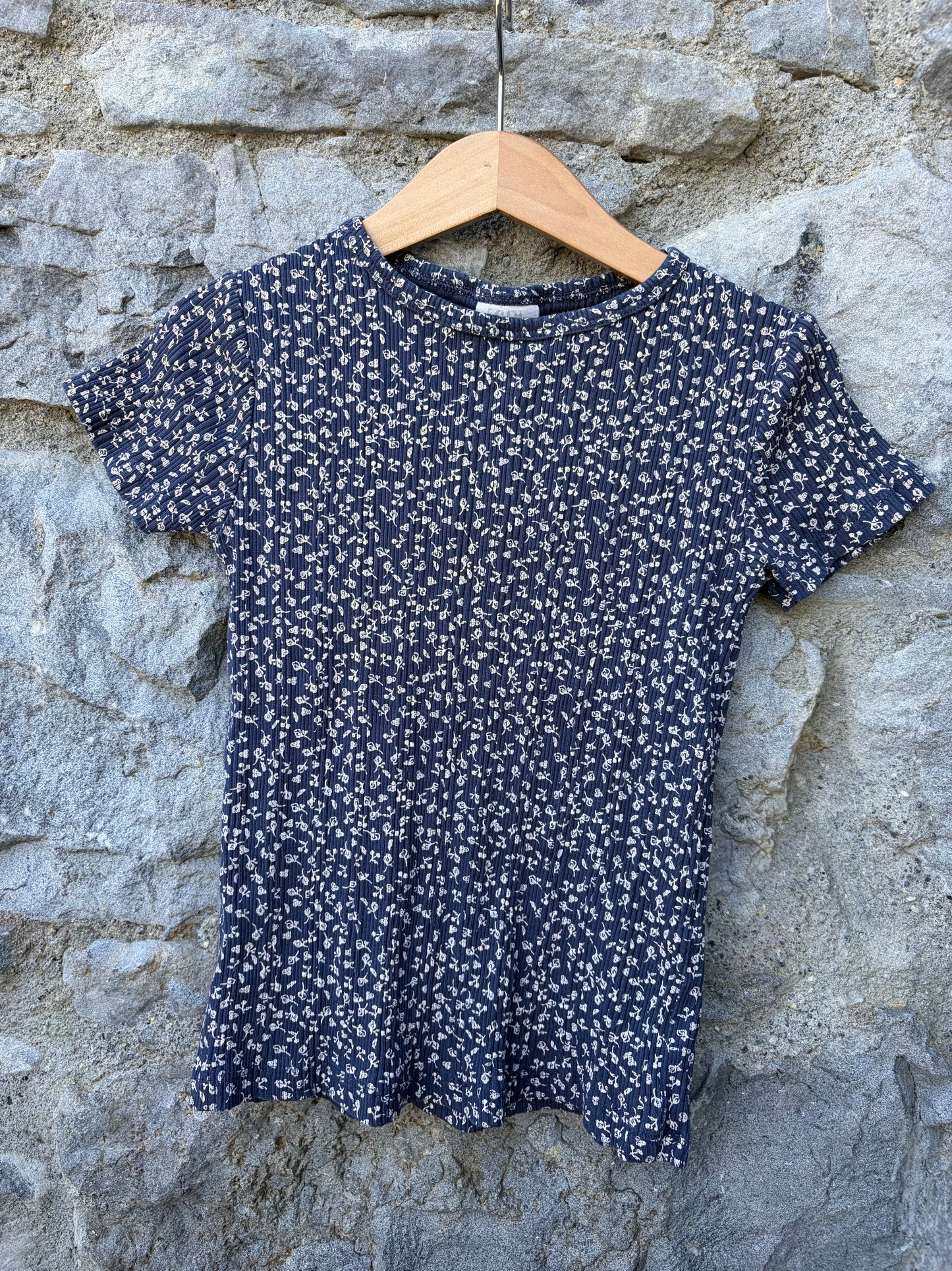 Floral navy fitted top  6-7y (116-122cm)