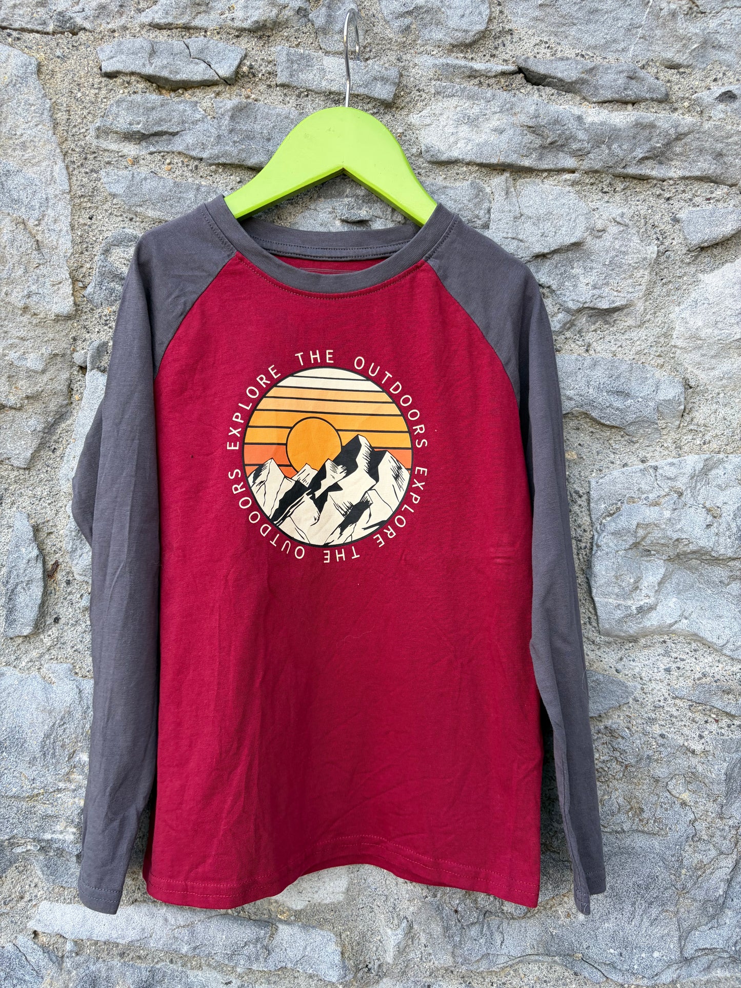 Outdoors raglan top  7-8y (122-128cm)