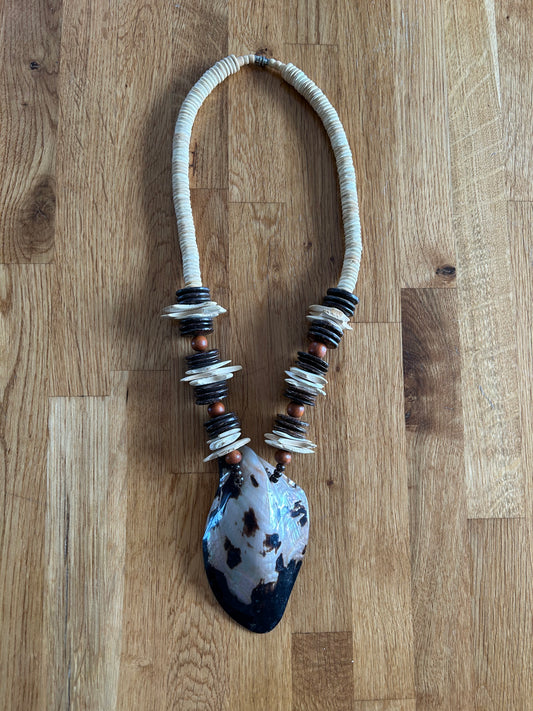 Big shell necklace