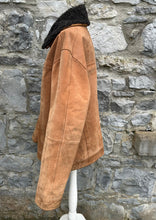 Load image into Gallery viewer, 90s Brown suede jacket L/XL
