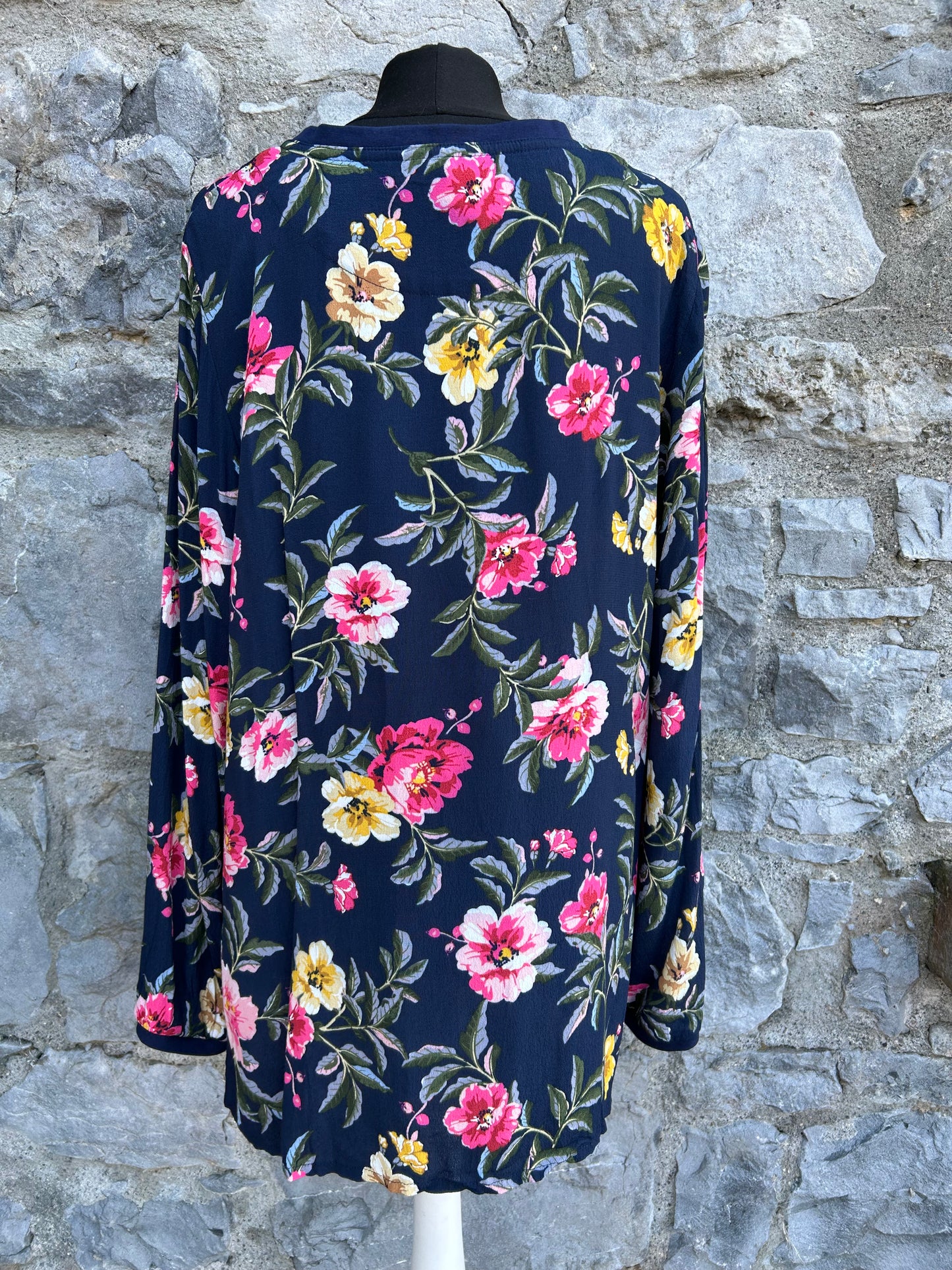 Navy floral top uk 18-20