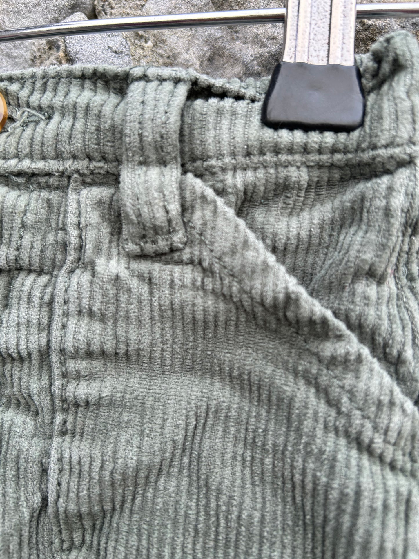 Khaki cords 18-24m (86-92cm)
