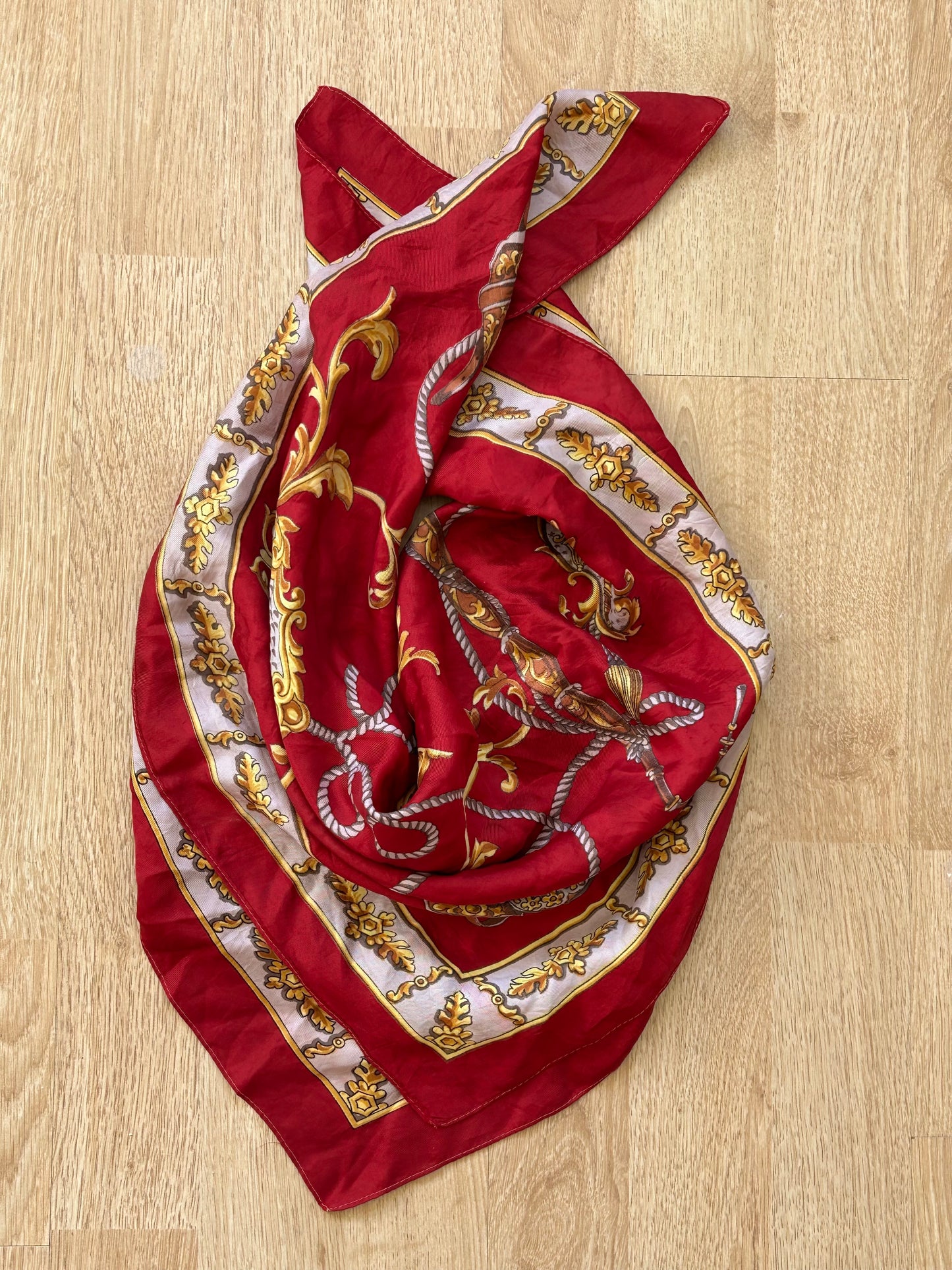 Red&chain  scarf
