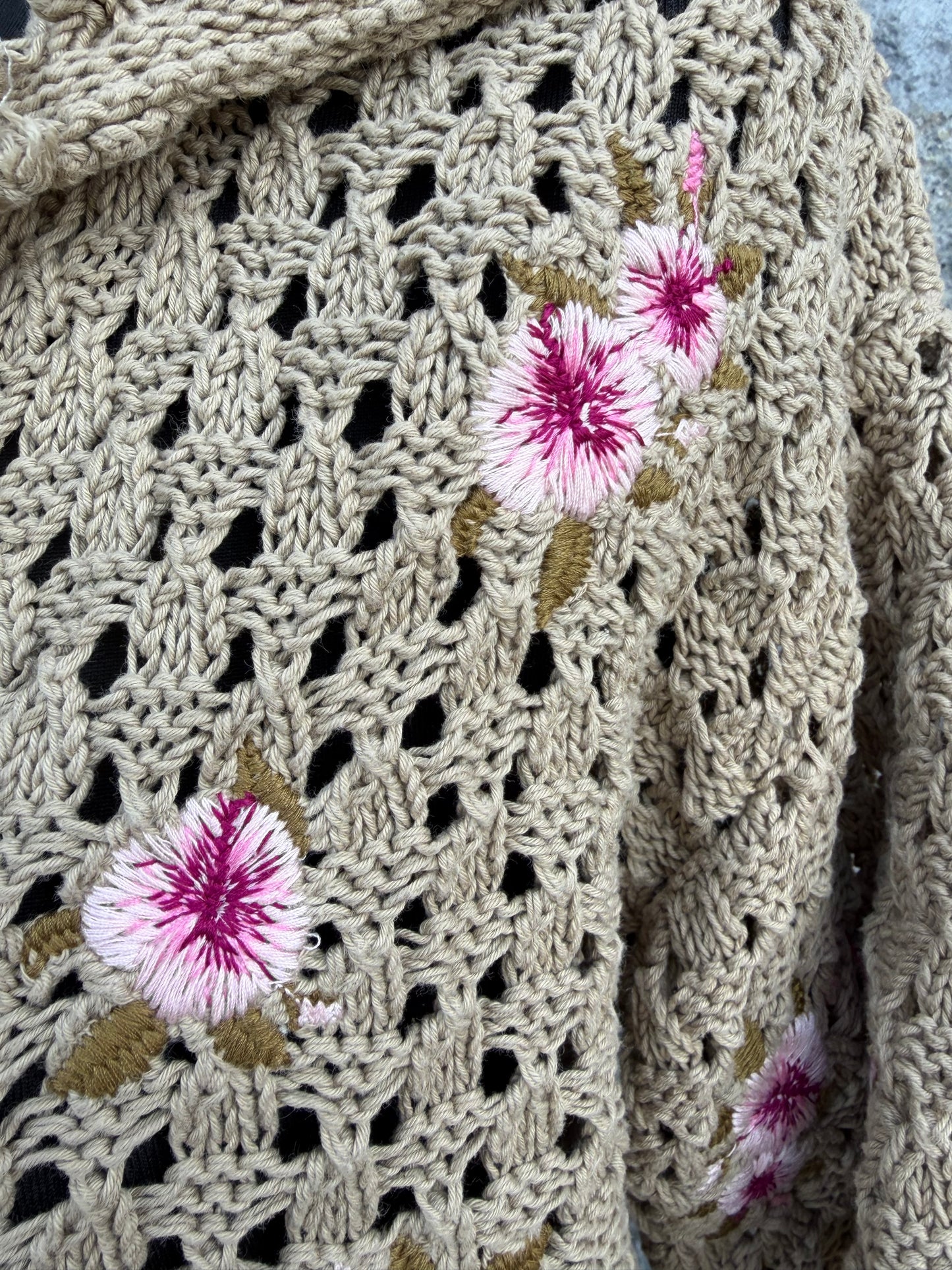 Crochet beige top with embroidered flowers uk 8-10