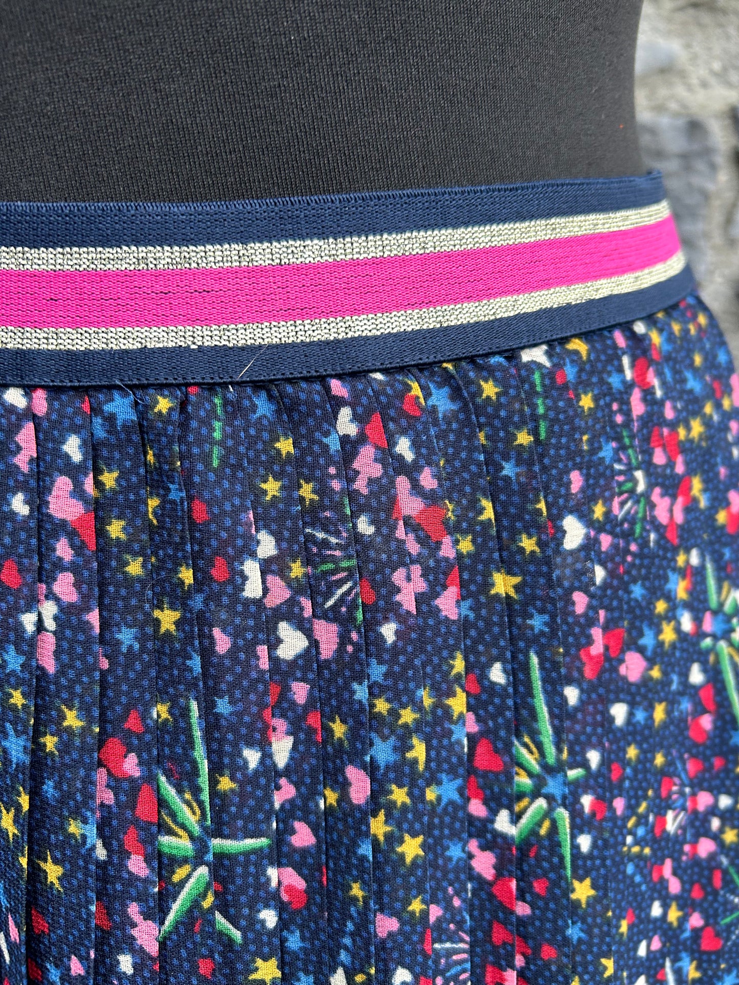 Flowers&hearts navy pleated skirt uk 8-10