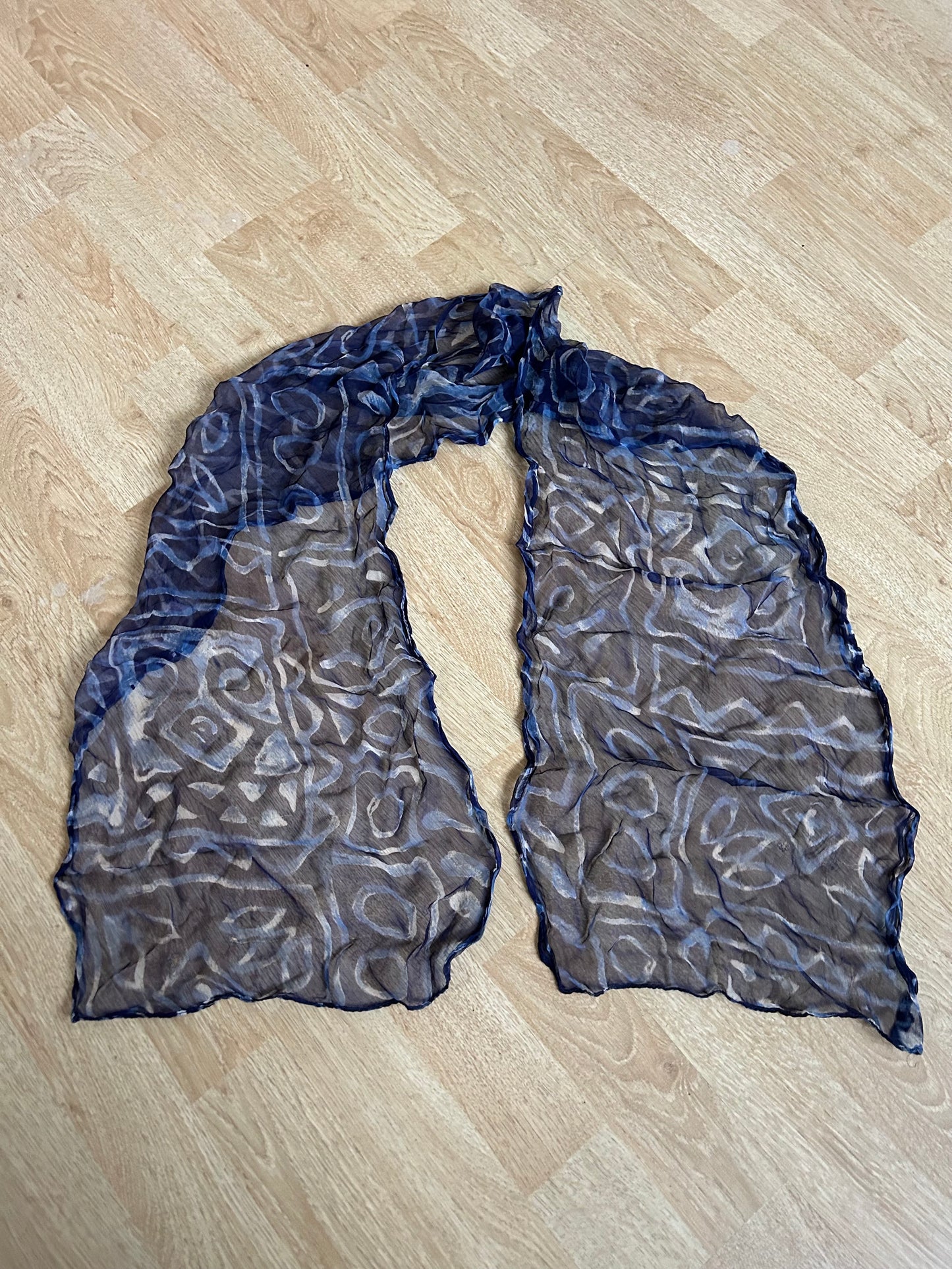 Sheer bleue scarf