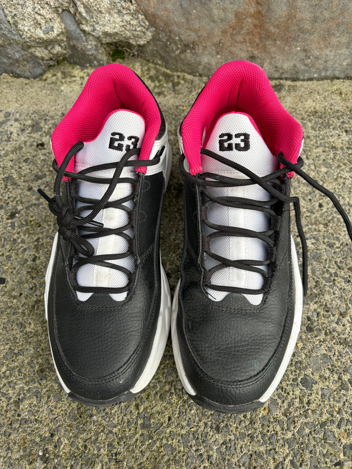 Jordan Max Aura 3 black&white with pink sneakers  uk 5 (eu 38)