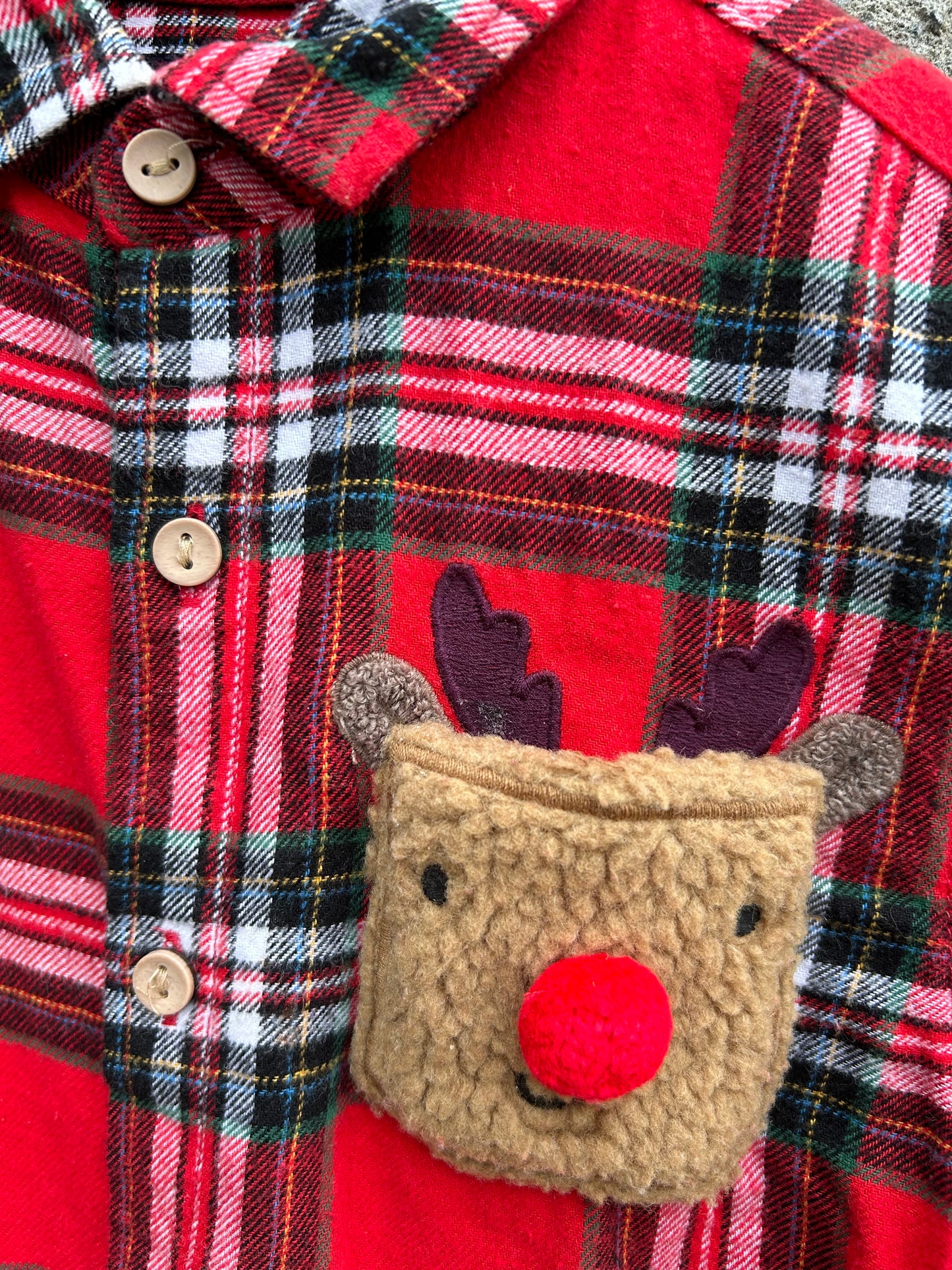 Red check pocket reindeer shirt  4-5y (104-110cm)