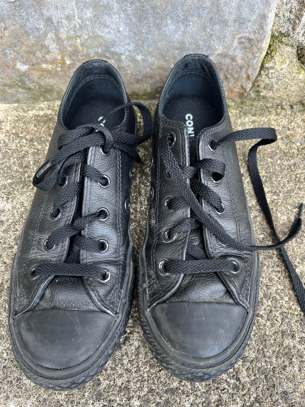 Black leather converse  uk 2 (eu 34)