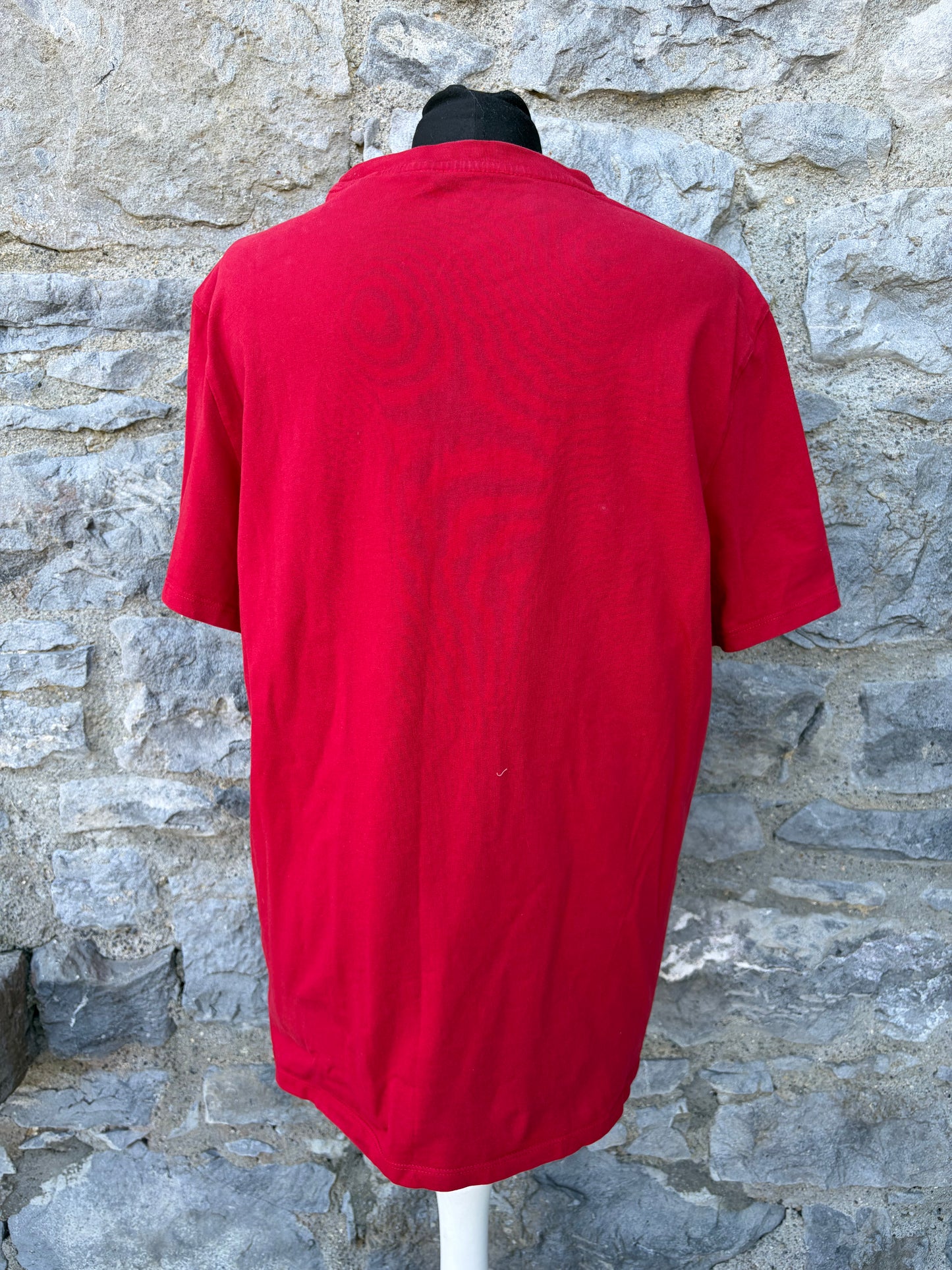 Guess red t-shirt Medium