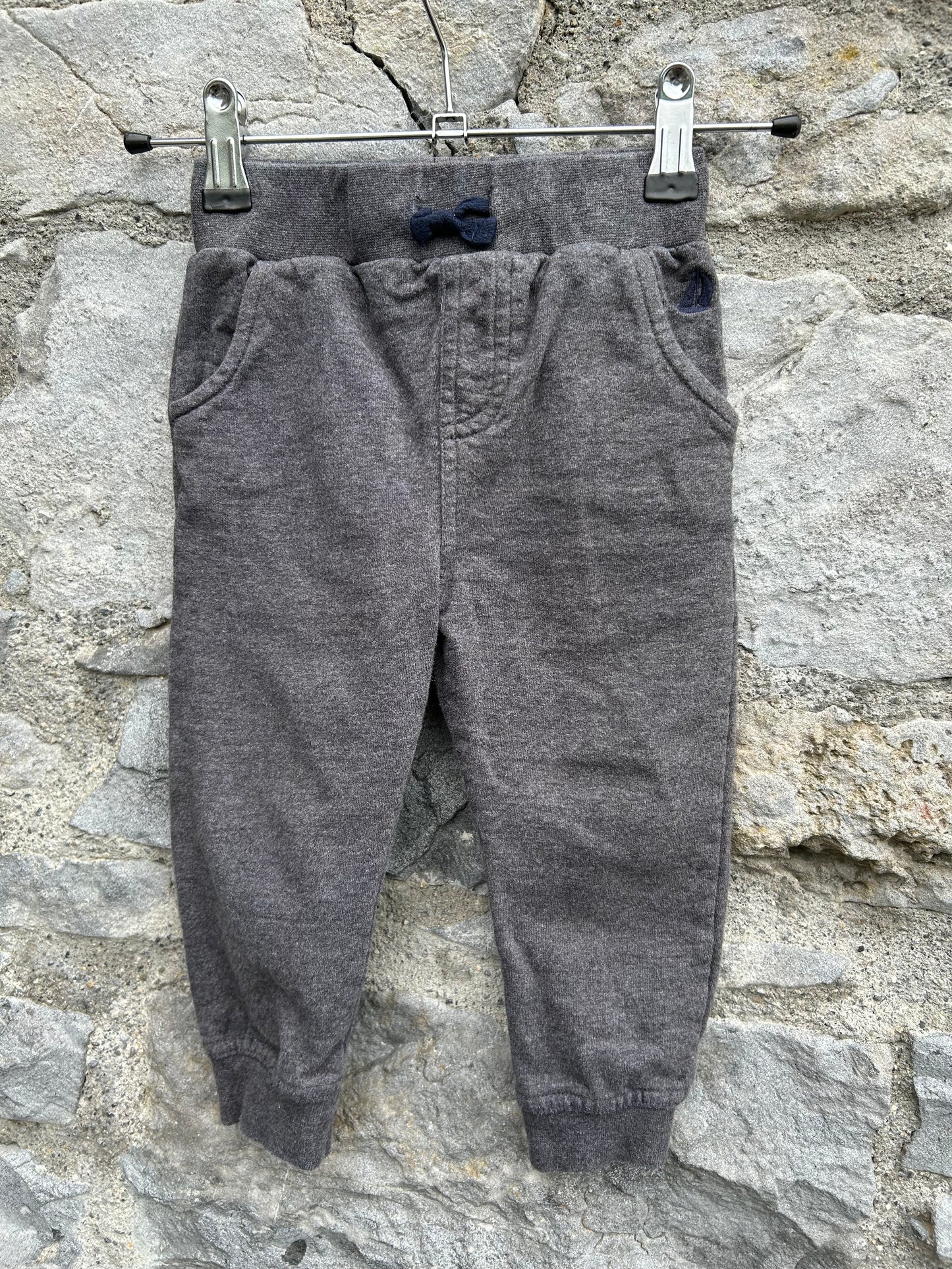 Grey tracksuit bottoms  18m (86cm)