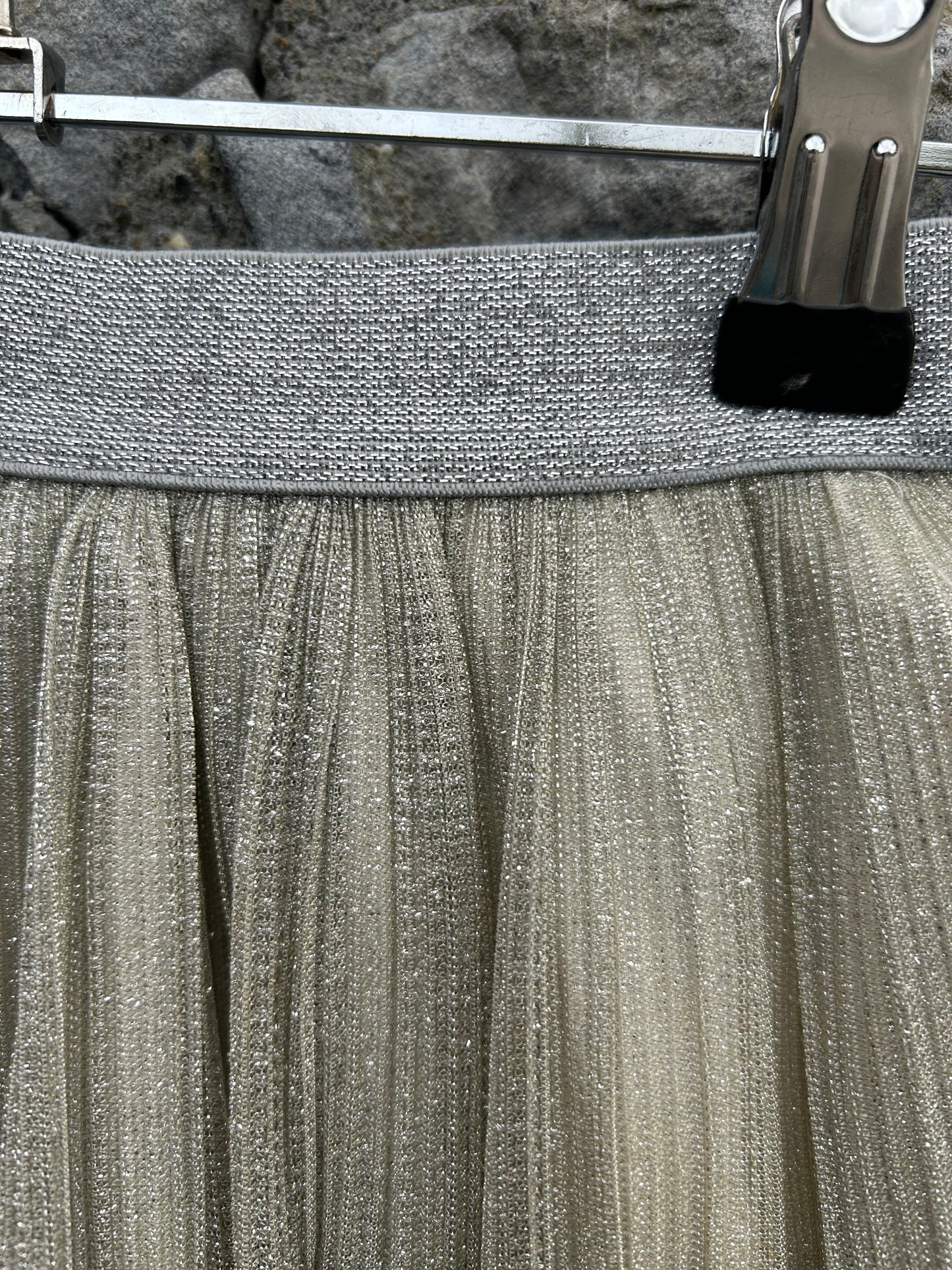 Gold pleated skirt  5-6y (110-116cm)